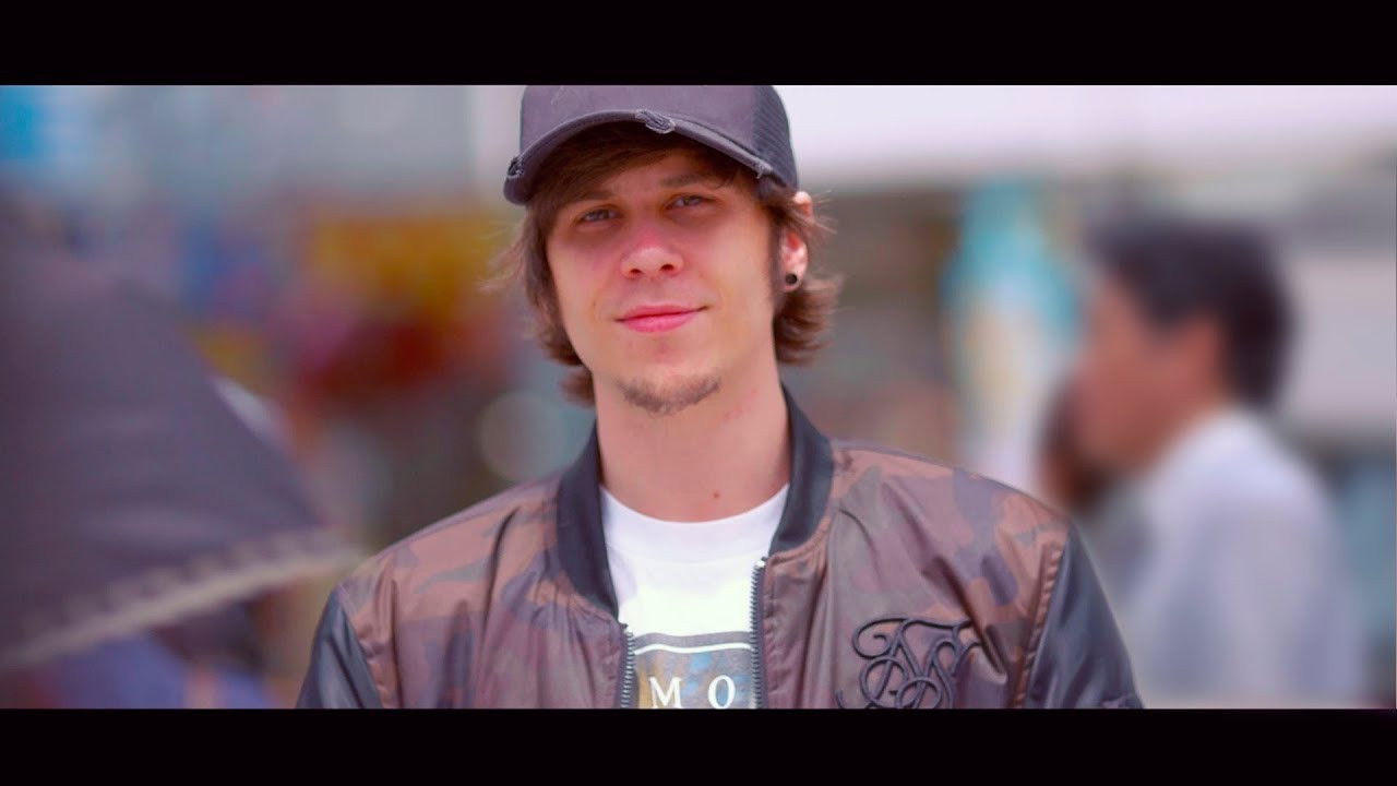 De Rubén a Rubius: El Viaje de un Virtual Hero Background