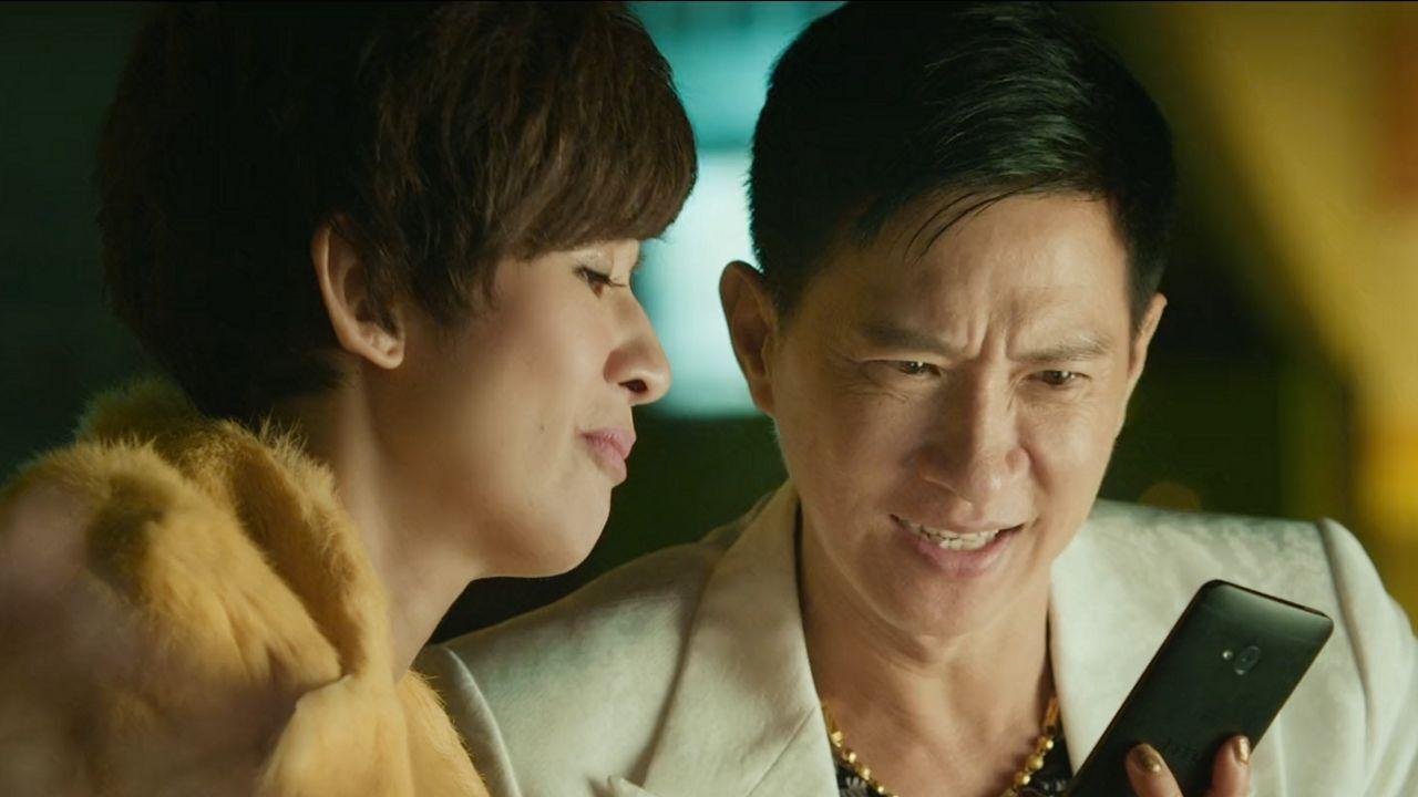 Golden Chickensss Background