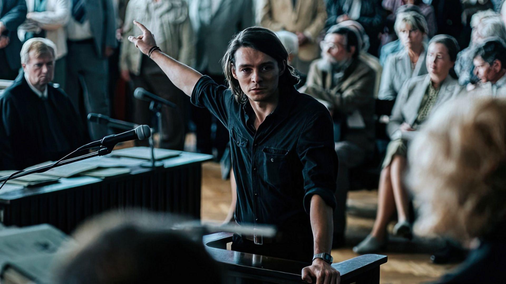 Leave No Traces Background