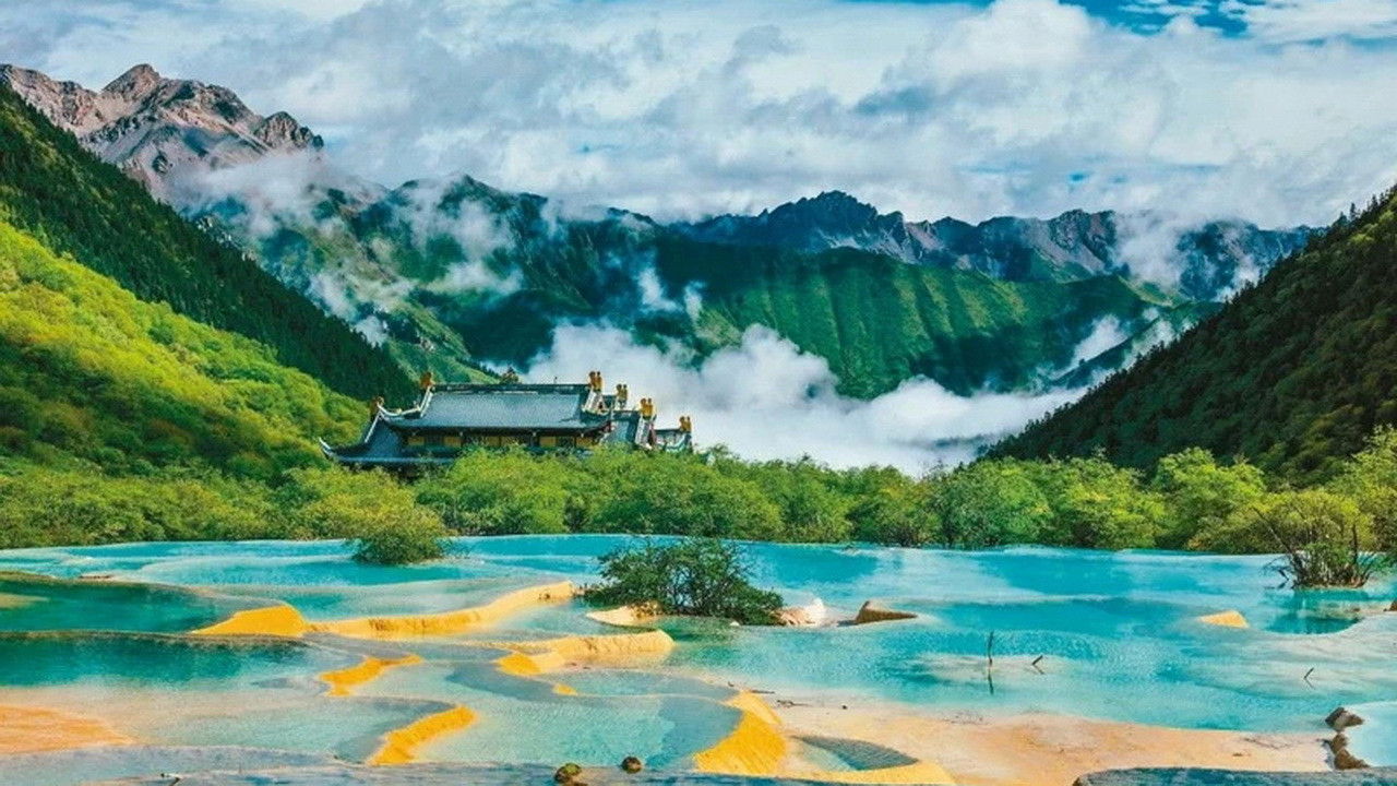 五彩黄龙 Background