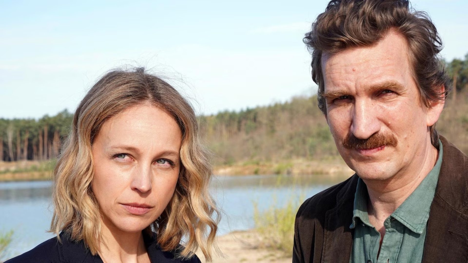 Im Namen der Wahrheit – Traue niemandem Background