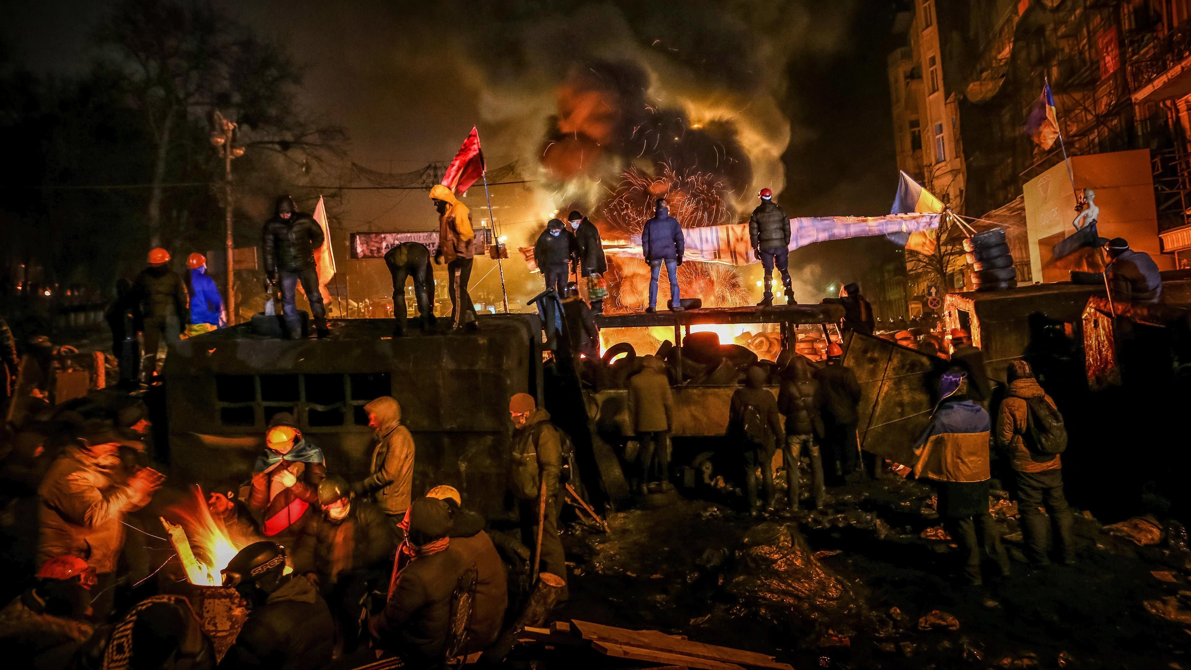 Winter on Fire: Ukraine's Fight for Freedom Background