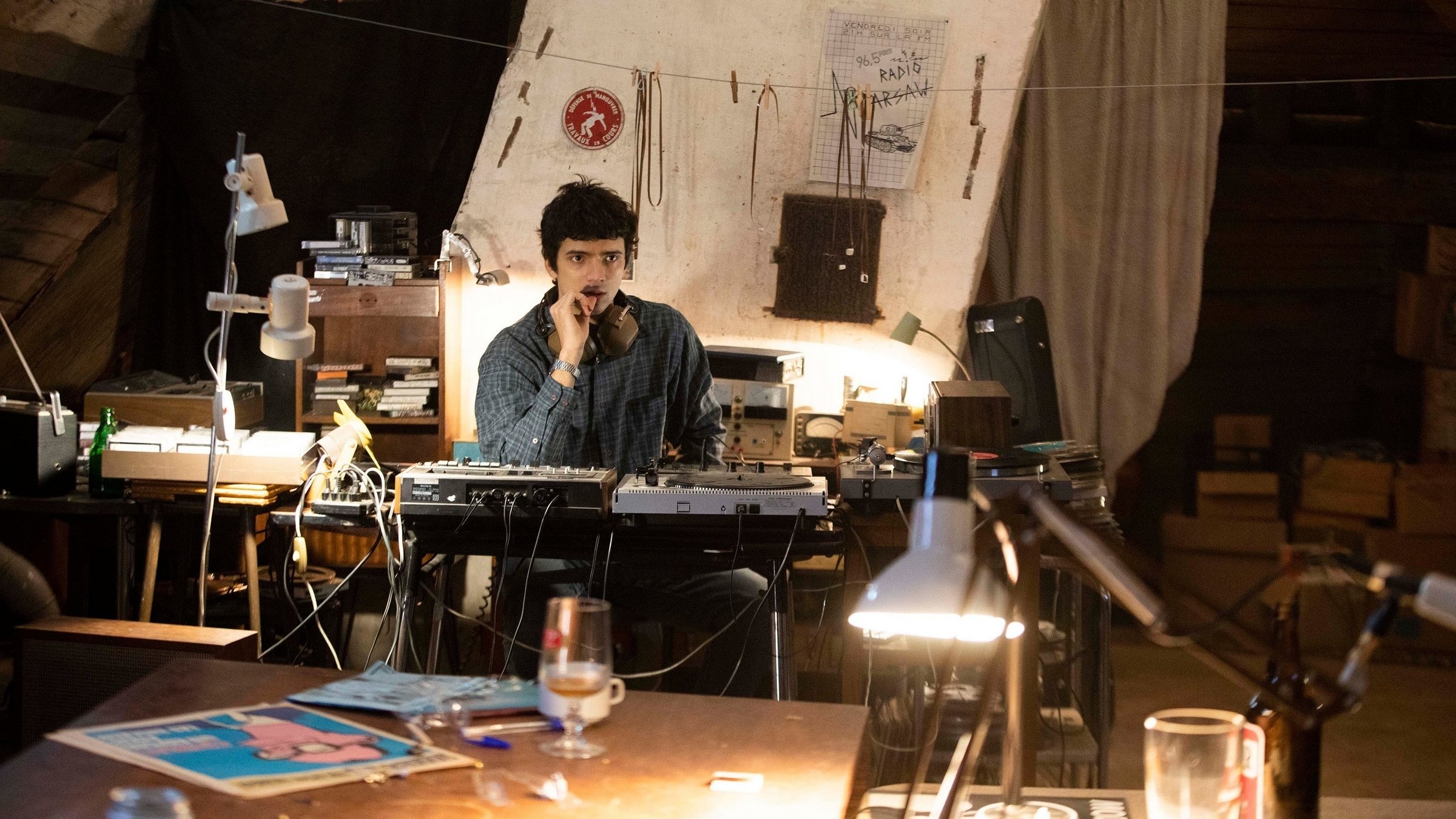 Magnetic Beats Background