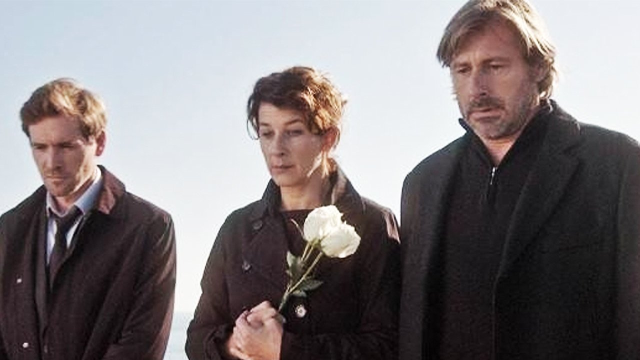 Au nom des fils Background