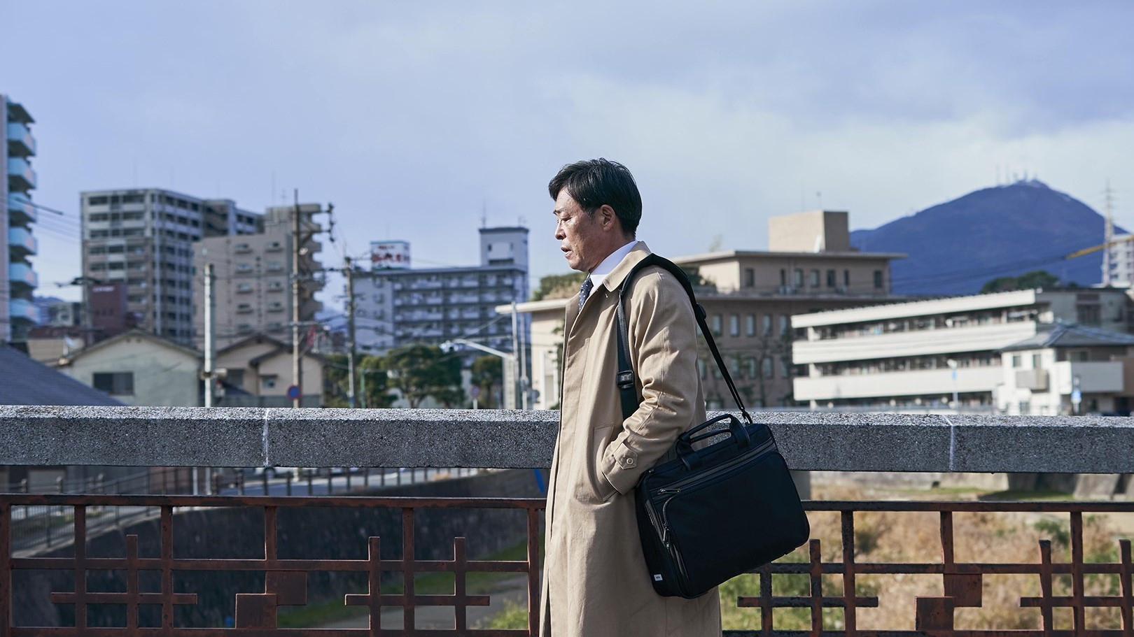 Dreaming in Between Background