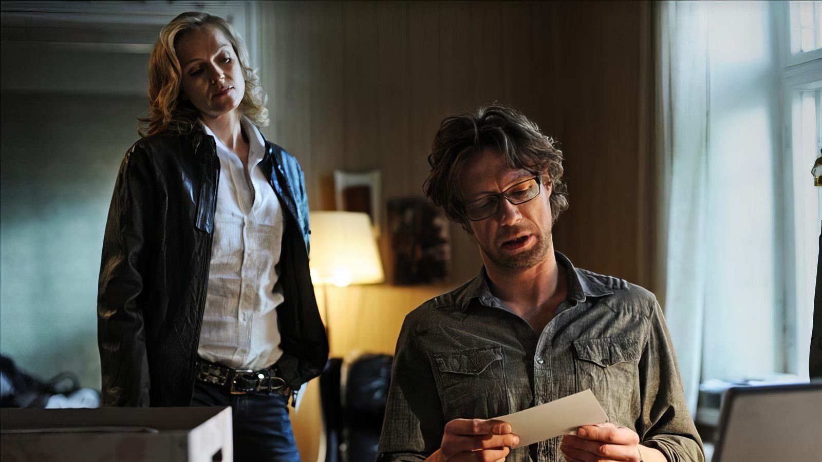 Vares: The Kiss of Evil Background