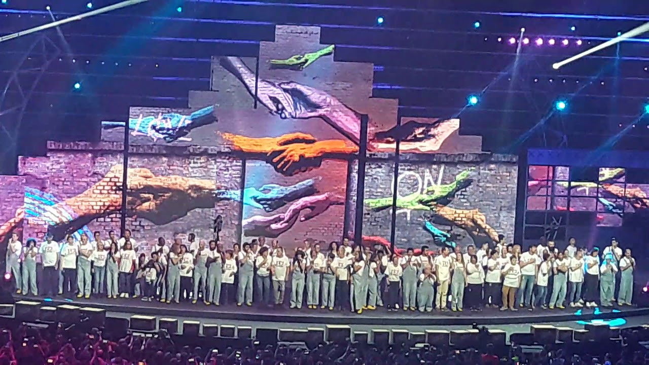 Les Enfoirés 2019 - Le Monde des Enfoirés Background