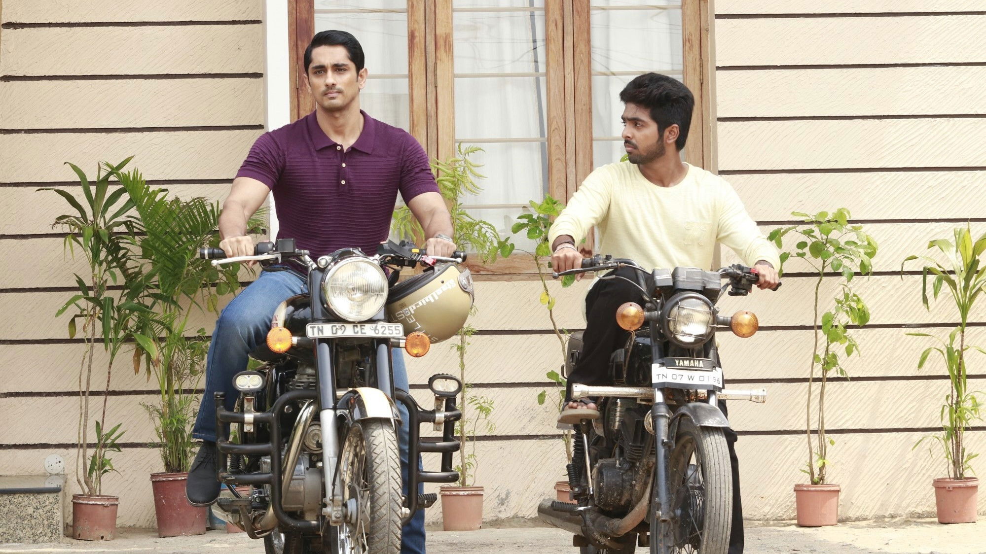 Sivappu Manjal Pachai Background