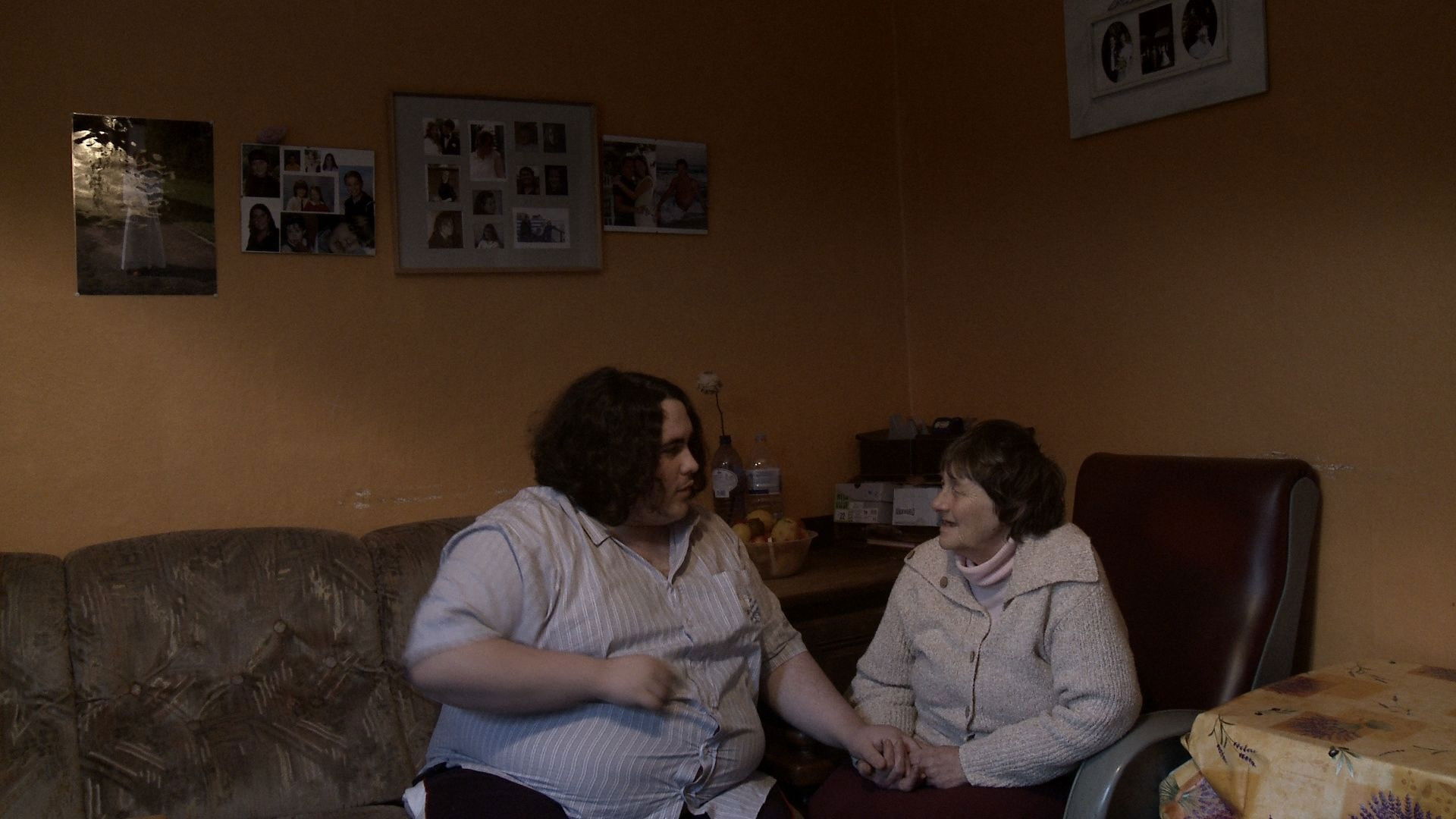 Corps Etranger Background