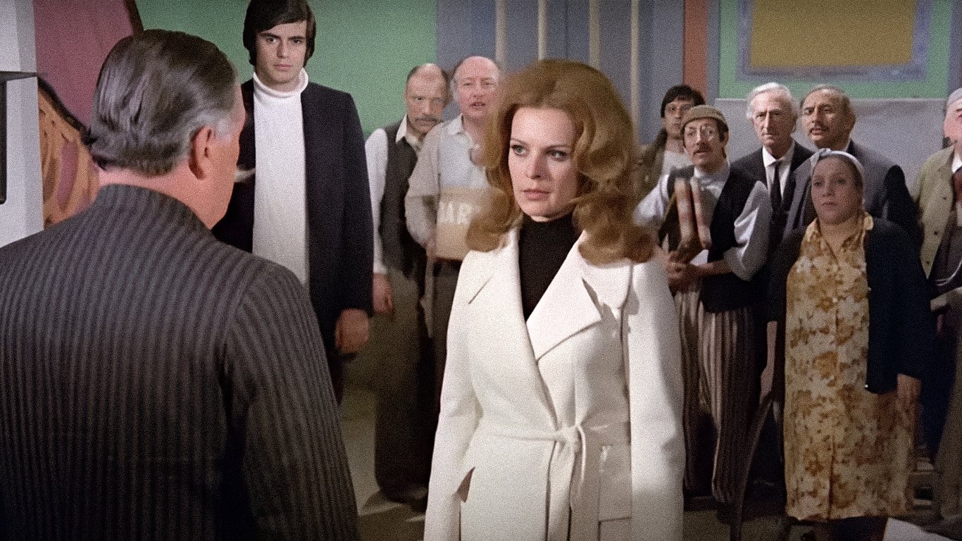 Sev Kardeşim Background