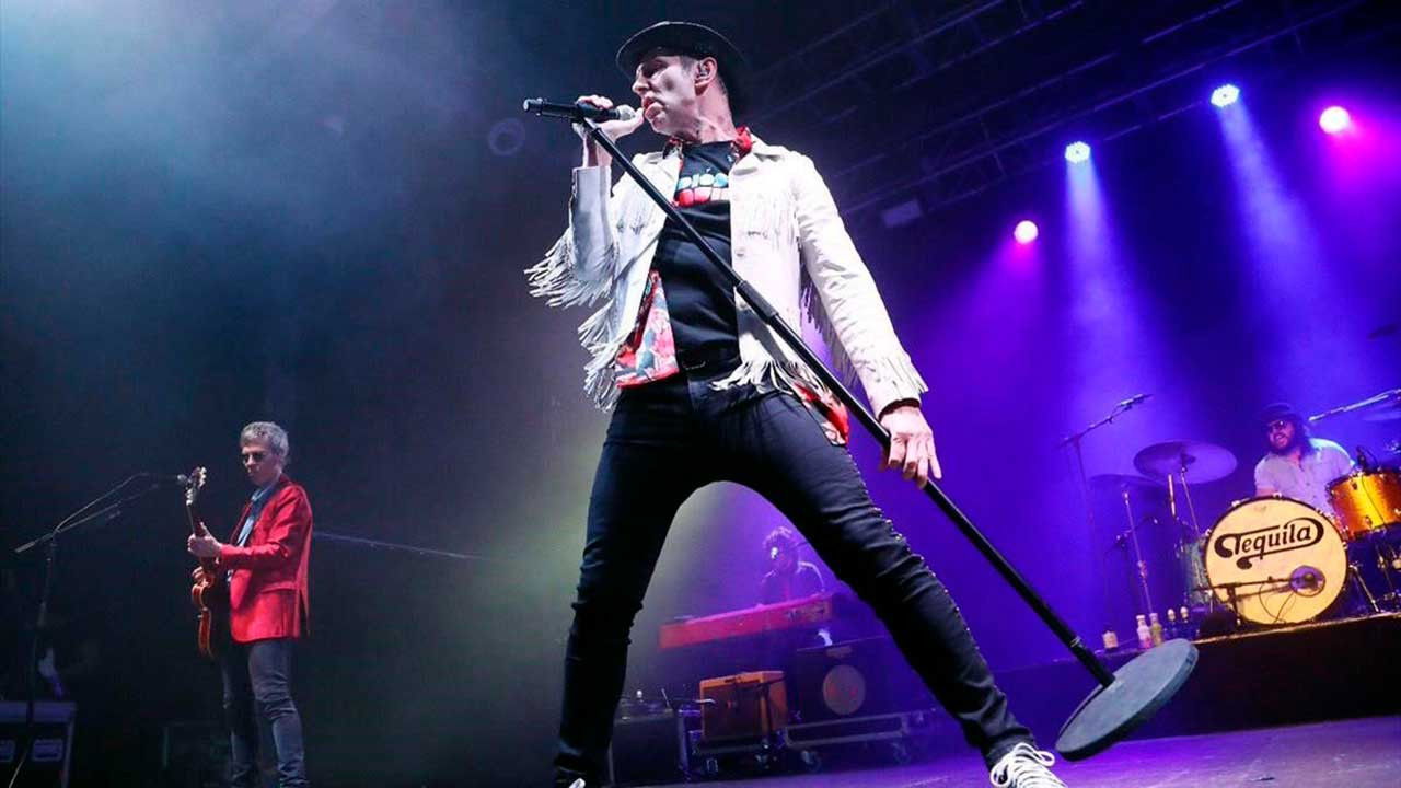 Adiós Tequila! En Vivo Background