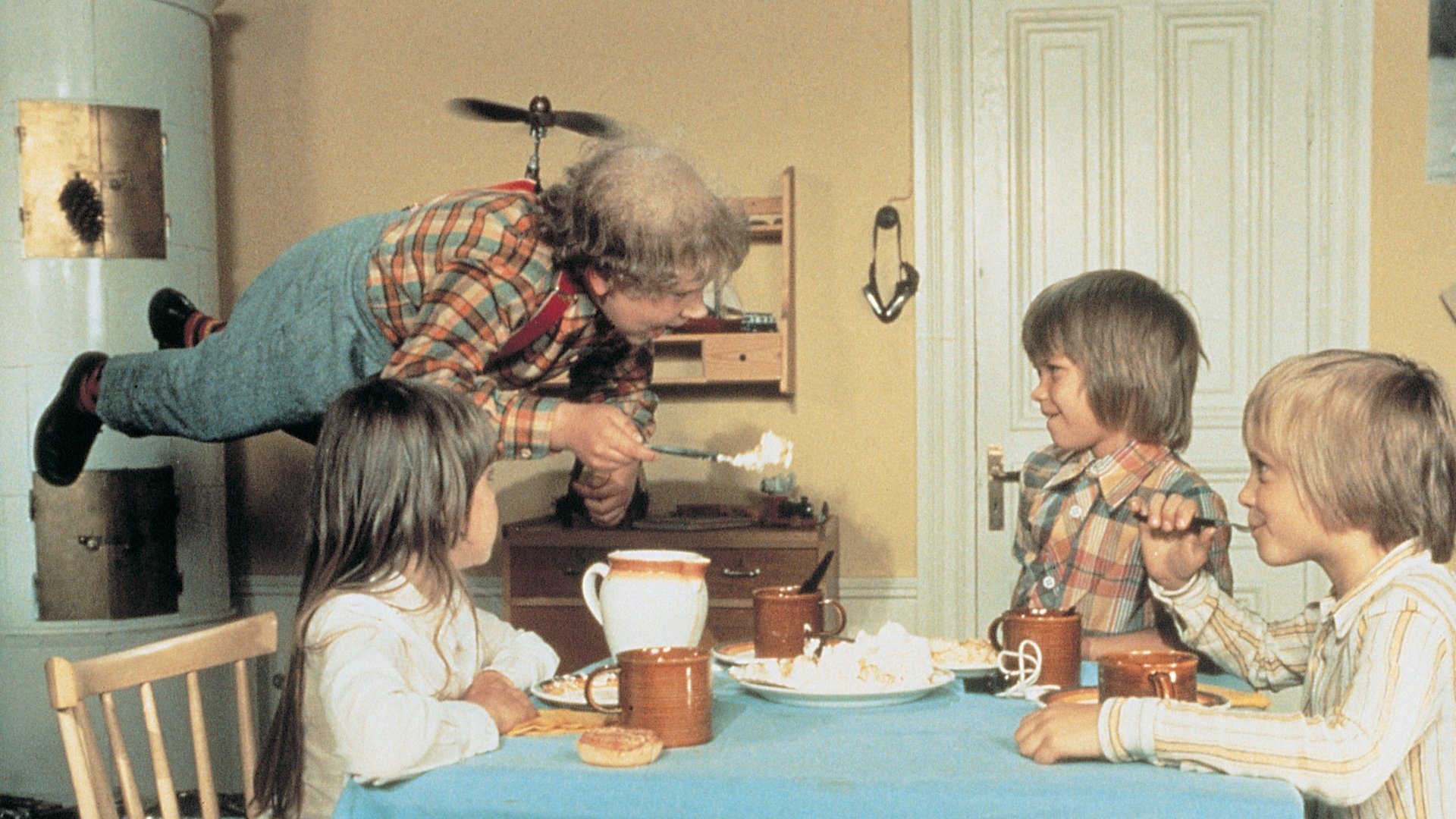 Karlsson on the Roof Background