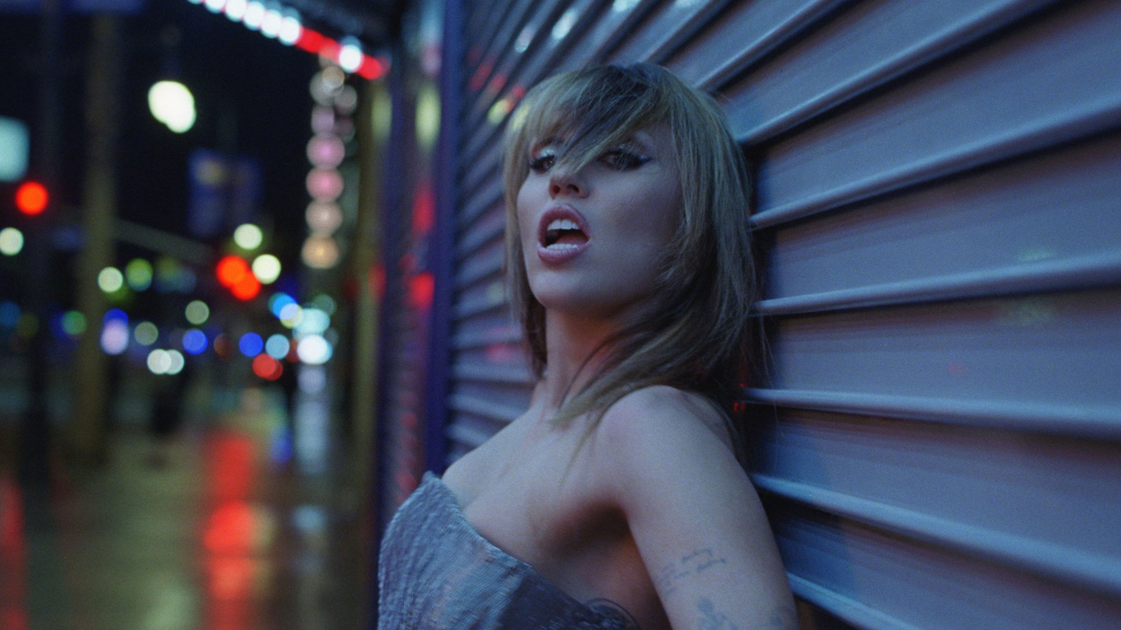 Miley Cyrus: Something Beautiful Background