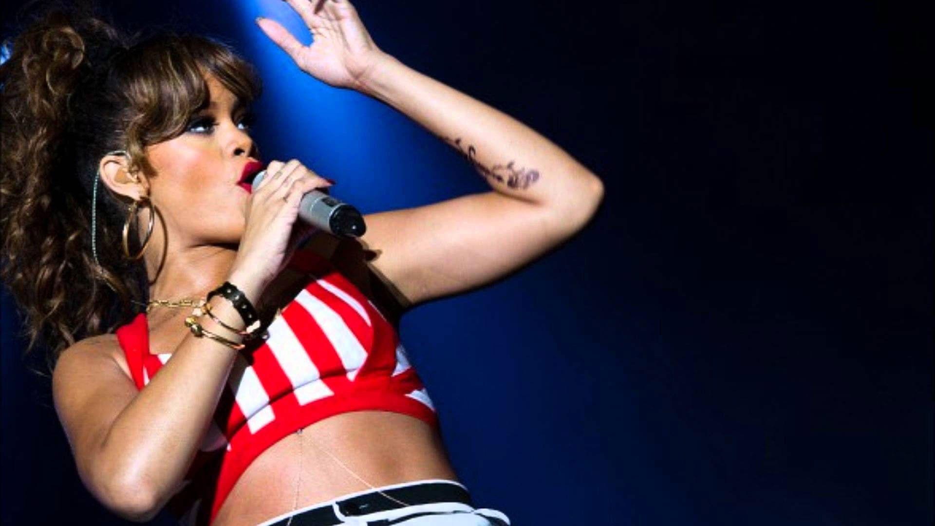 Rihanna – The Loud Tour at Rock in Rio Background