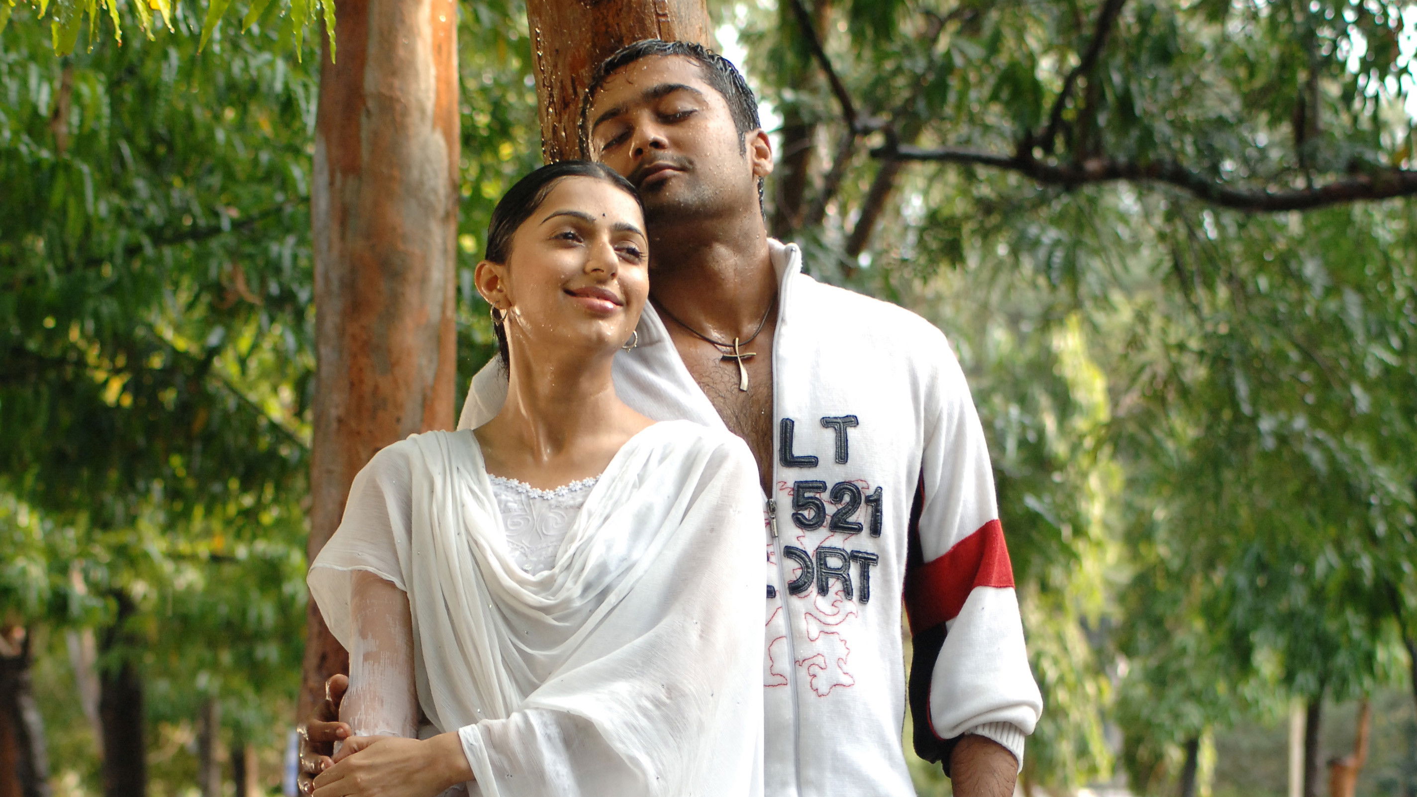 Sillunu Oru Kaadhal Background