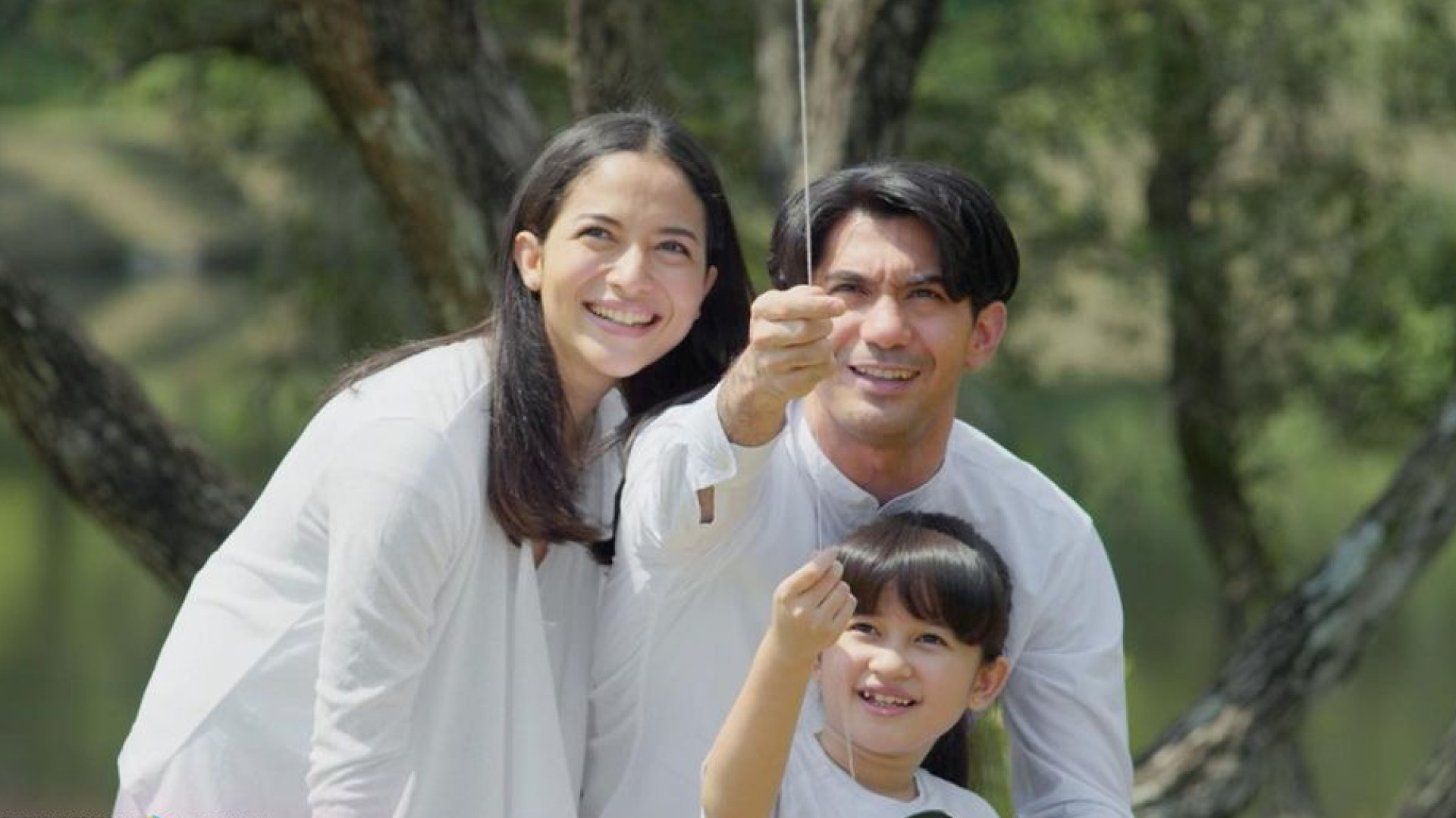 The Broken Kite Background