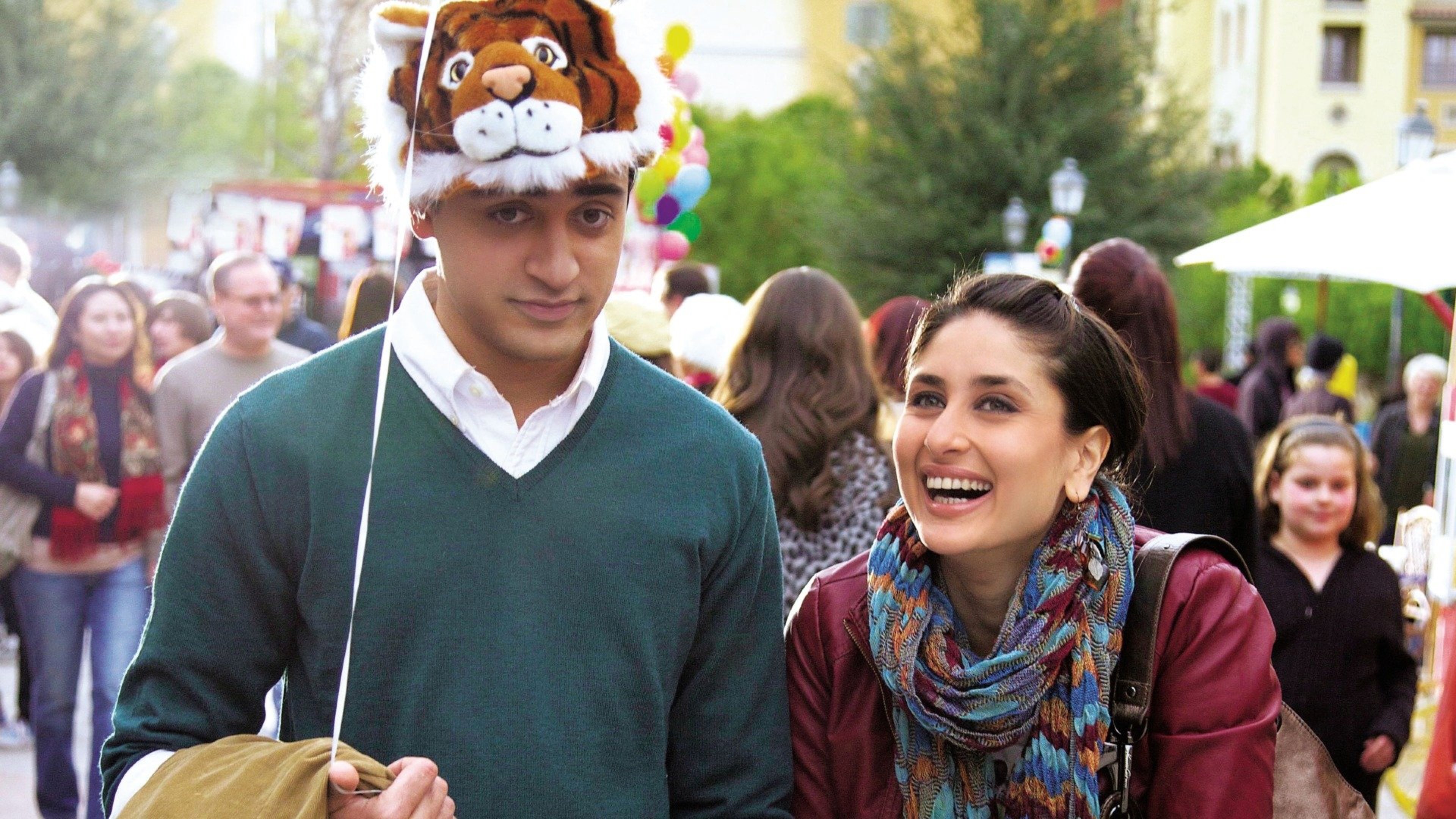 Ek Main Aur Ekk Tu Background