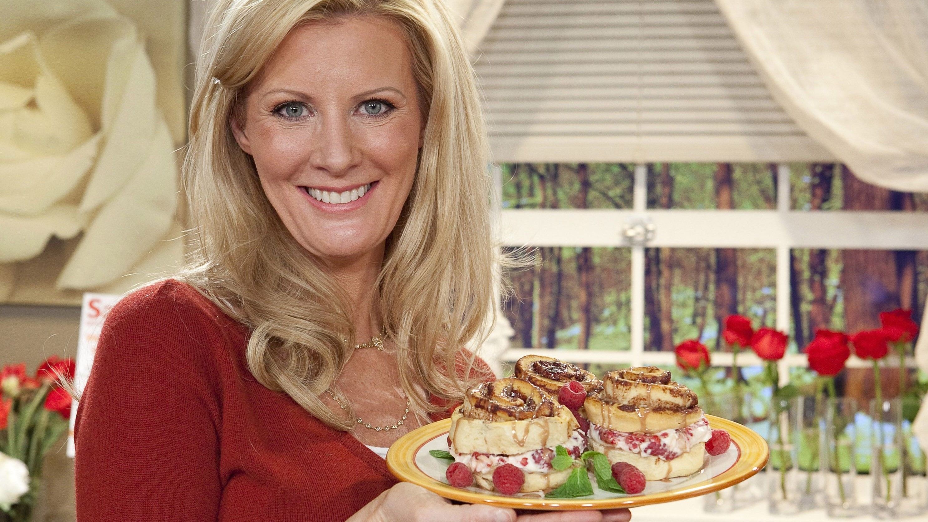 Semi-Homemade Cooking with Sandra Lee Background