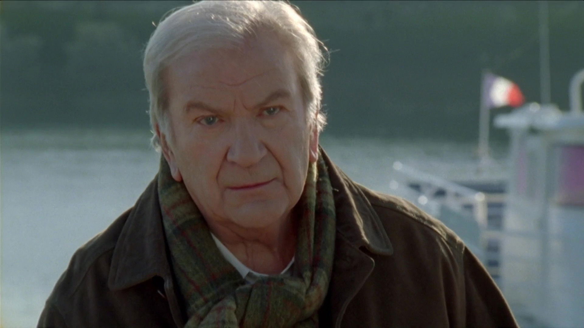 Le temps est à l'orage Background