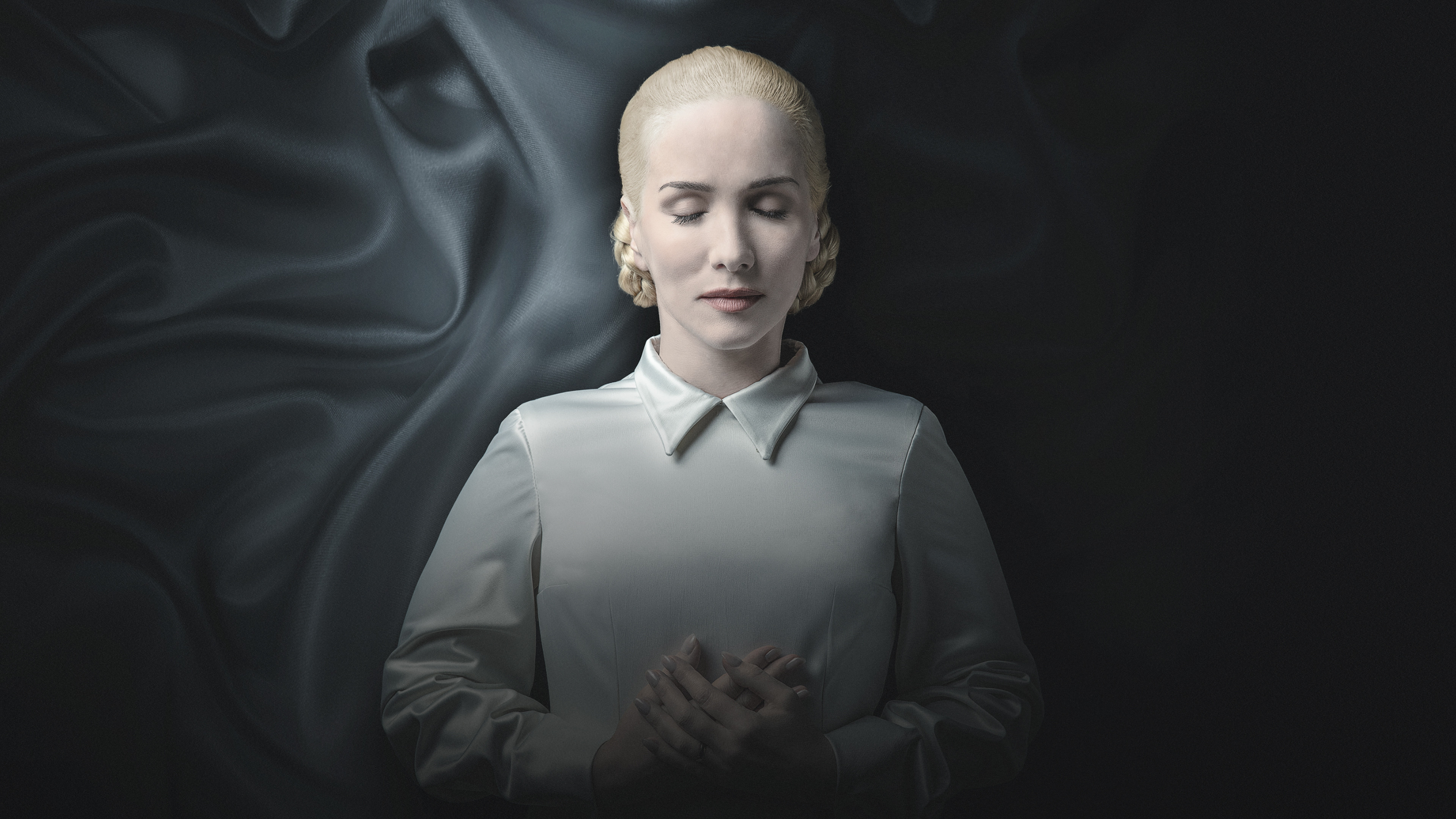 Santa Evita Background