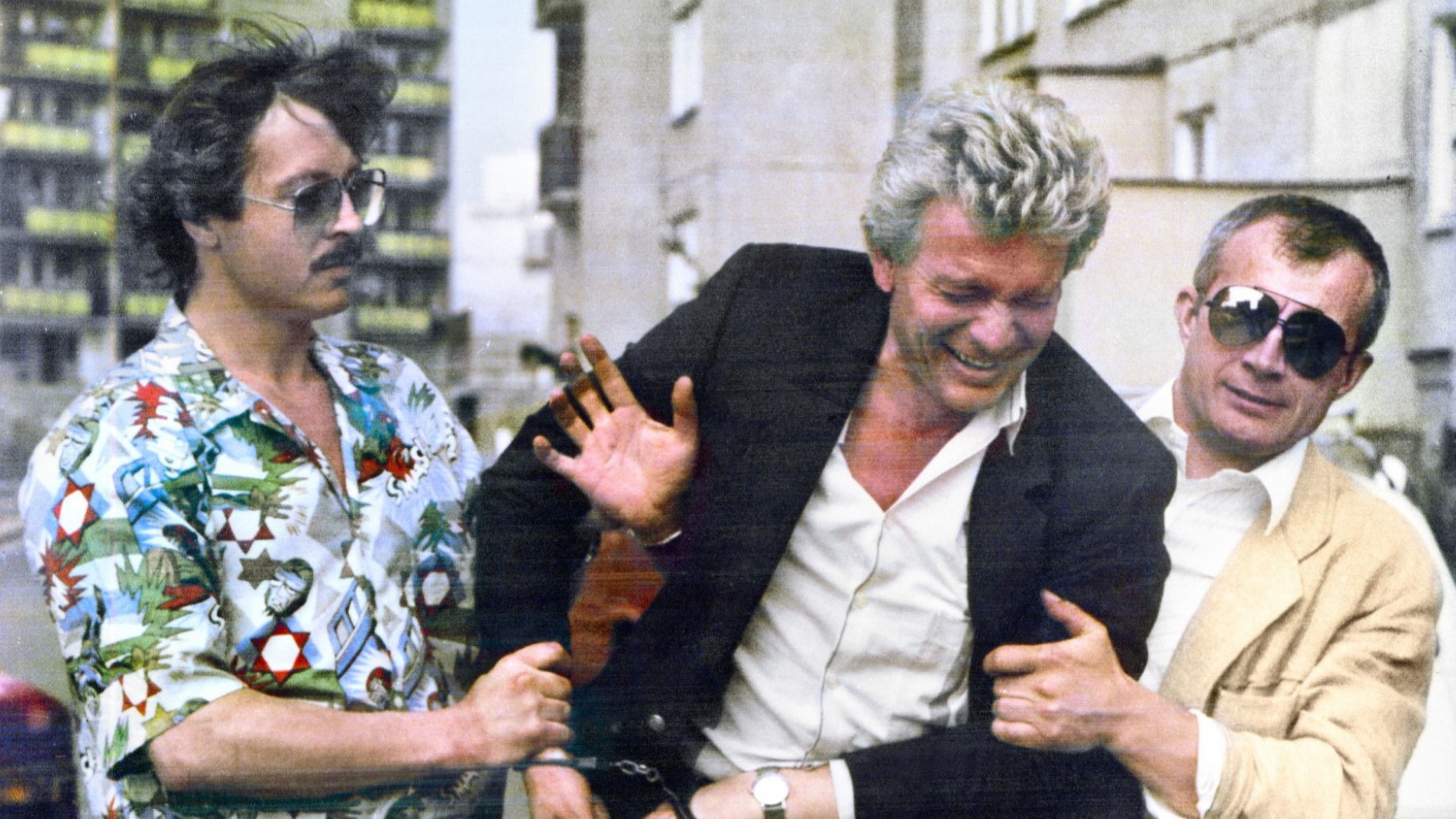 Kill Me, Cop Background