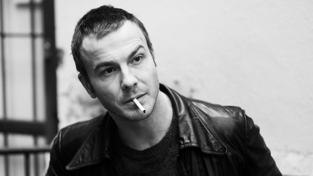 Dear Thomas Background