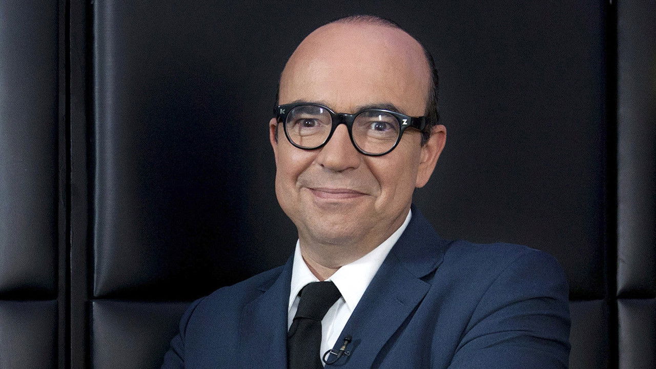 Les faits Karl Zéro-Les dossiers Karl Zéro Background