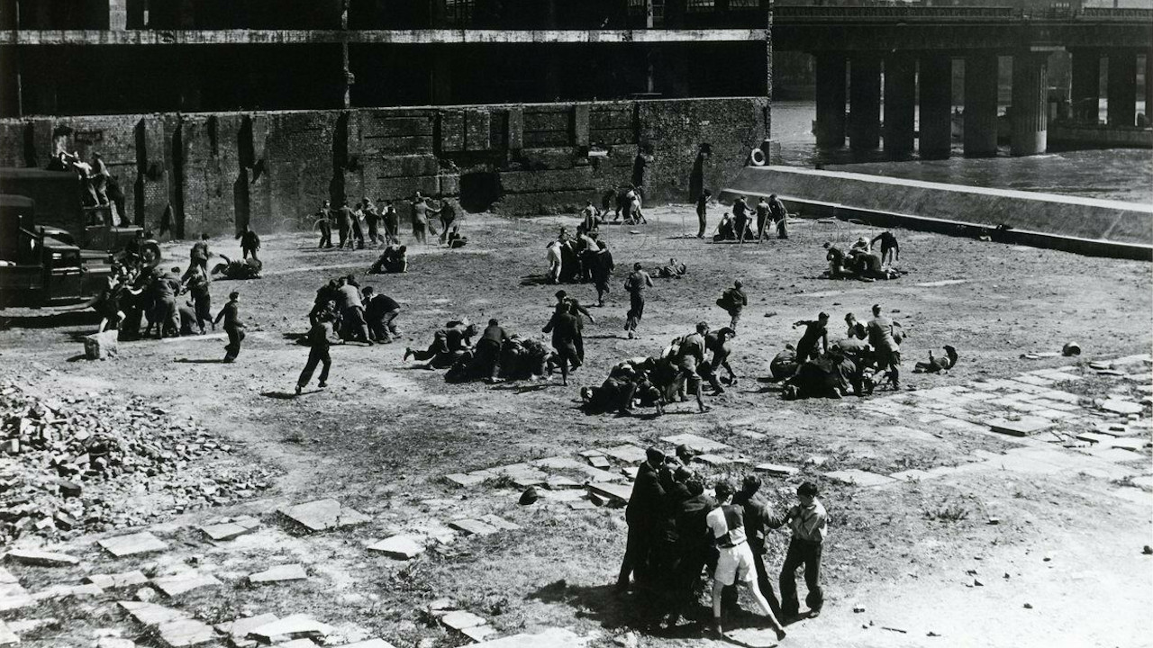 Hue and Cry Background