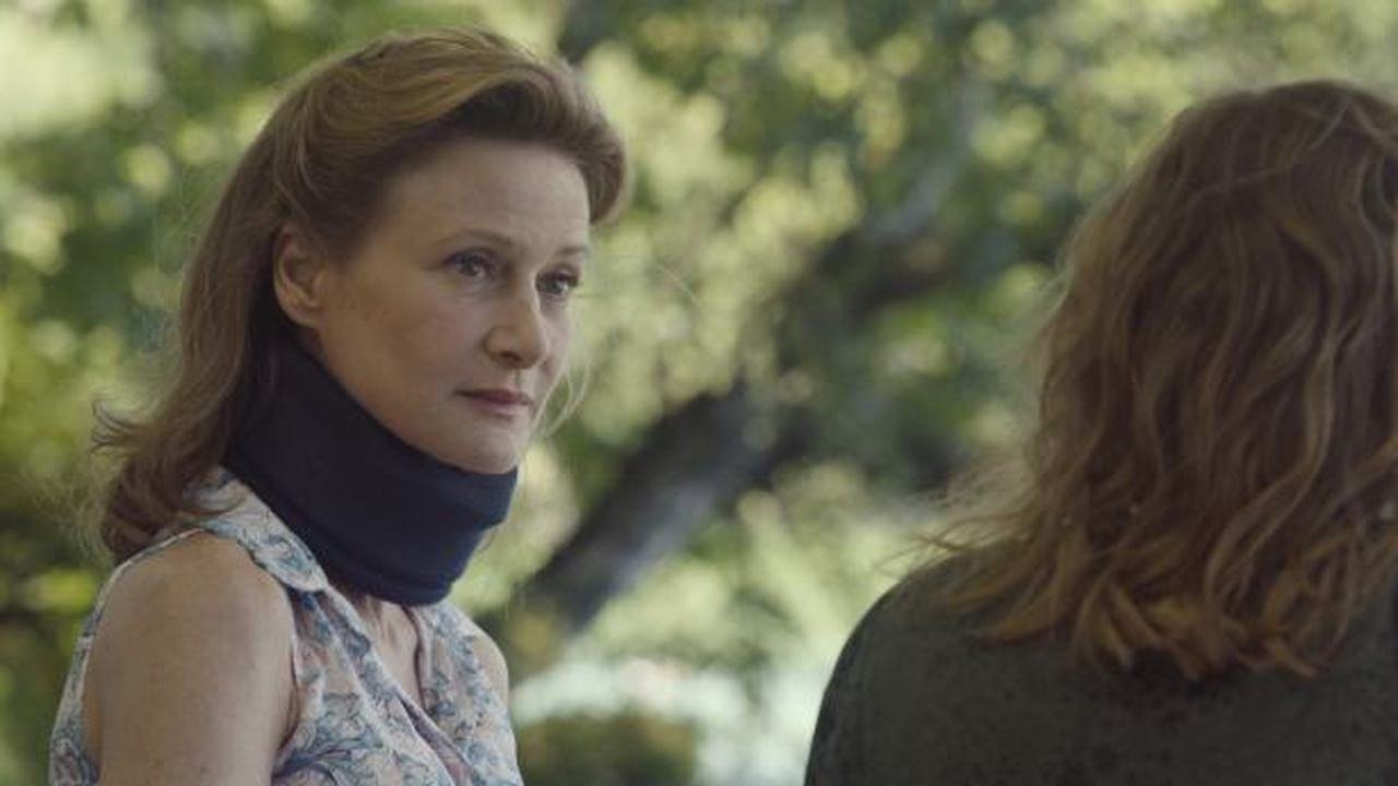 Tout contre elle Background