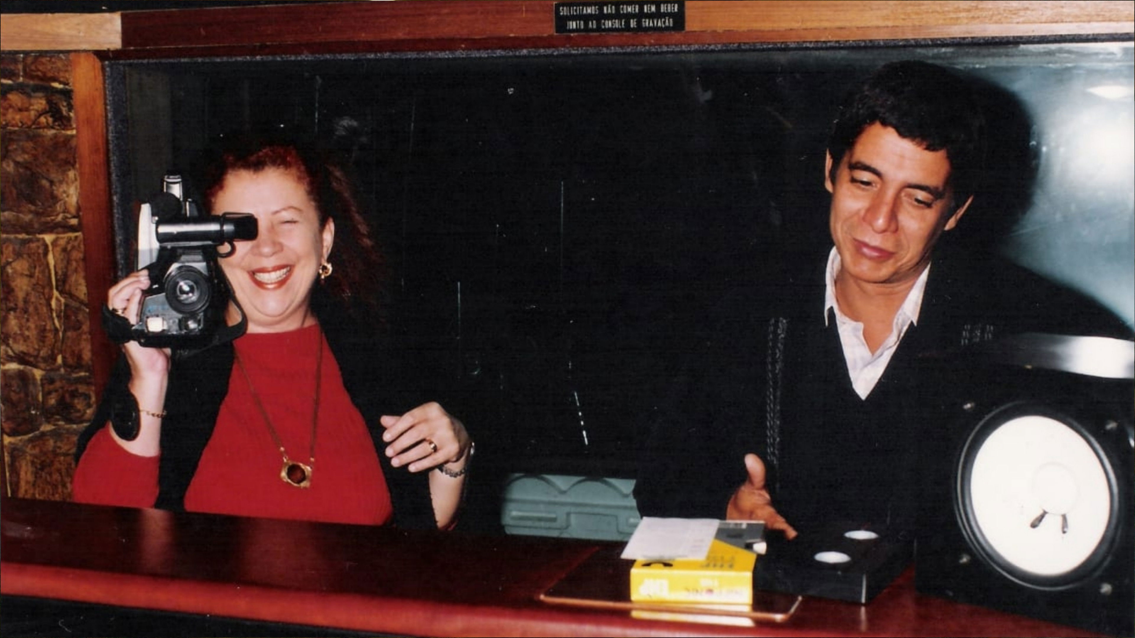 Andança: Os Encontros e as Memórias de Beth Carvalho Background