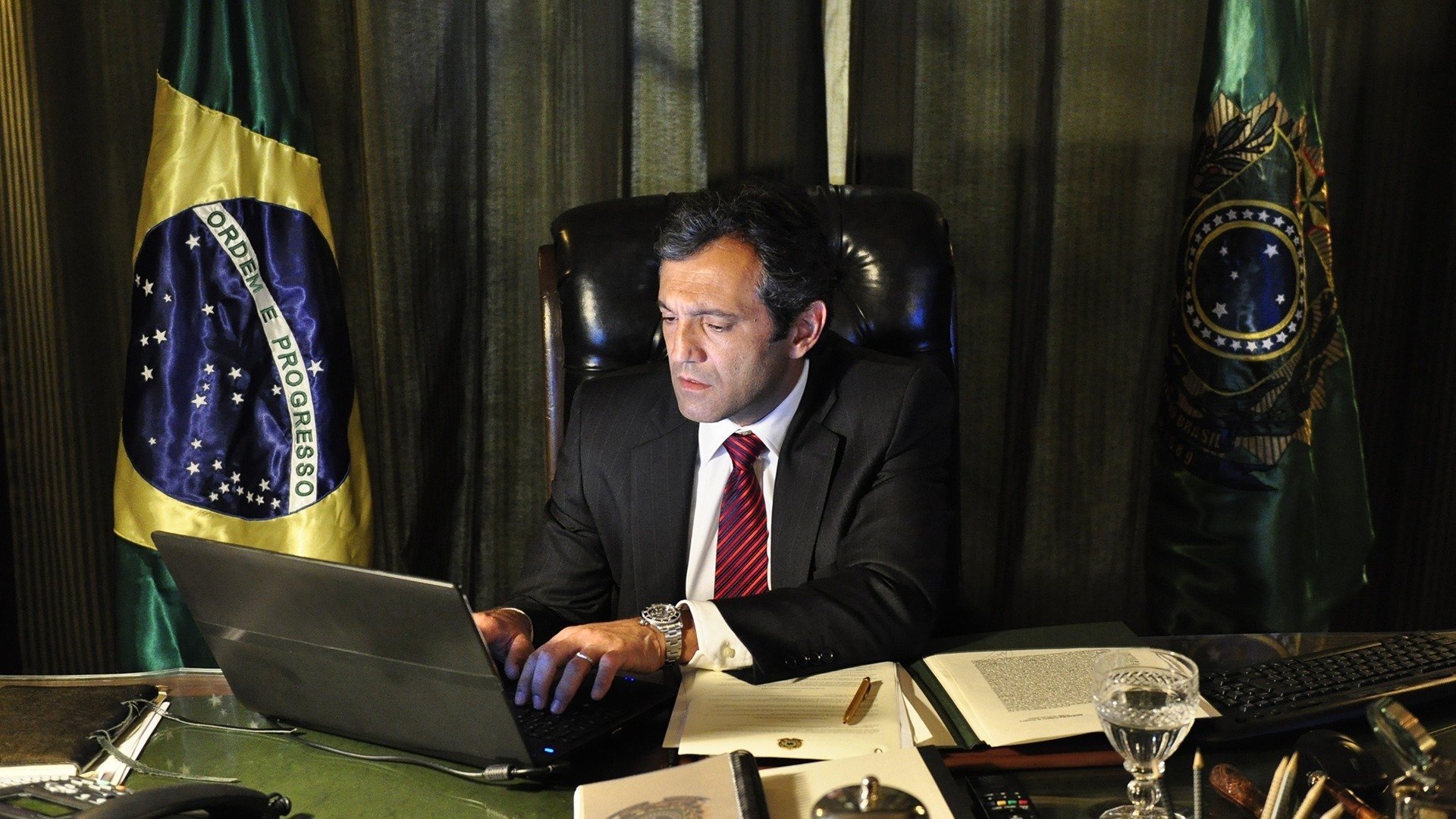 O Brado Retumbante Background