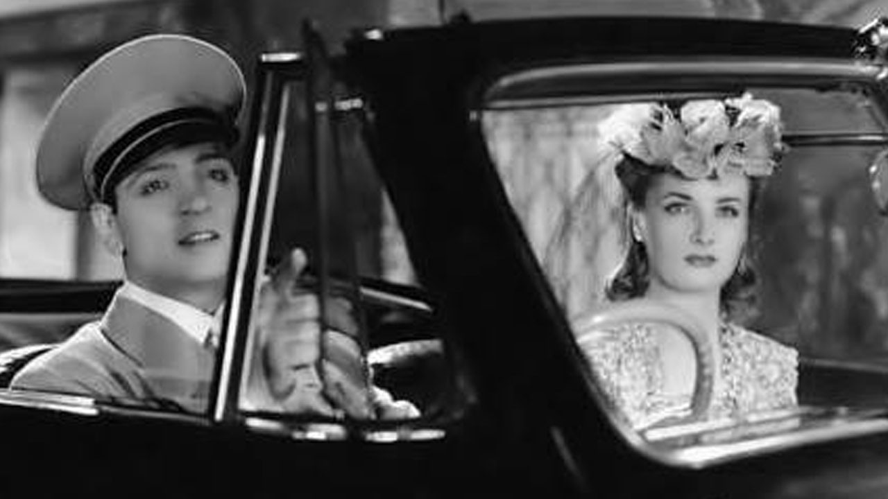 El juego del amor y del azar Background