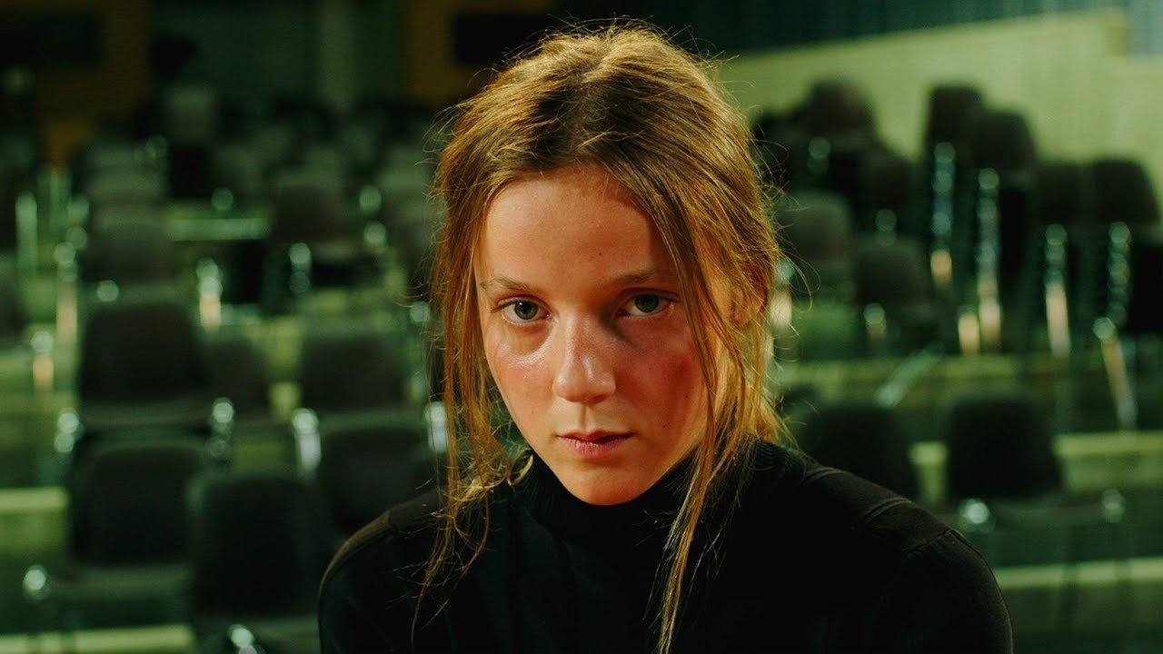 Sarah Plays a Werewolf Background