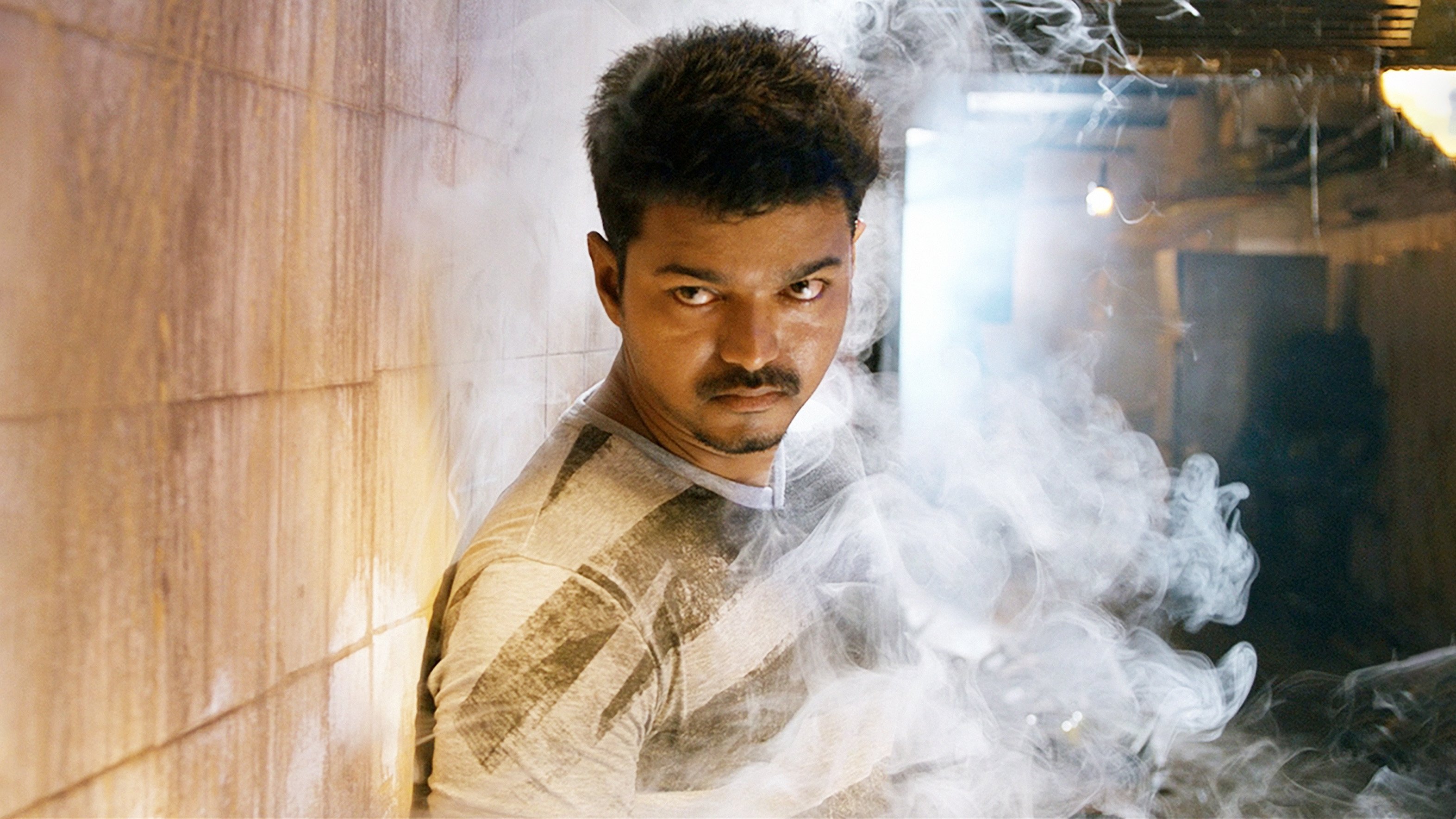 Thuppakki Background