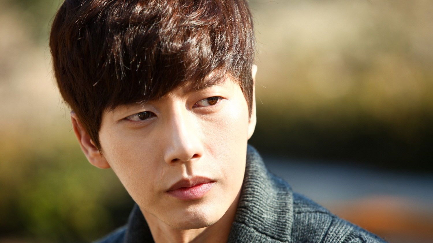 Snow In Sea Breeze Background