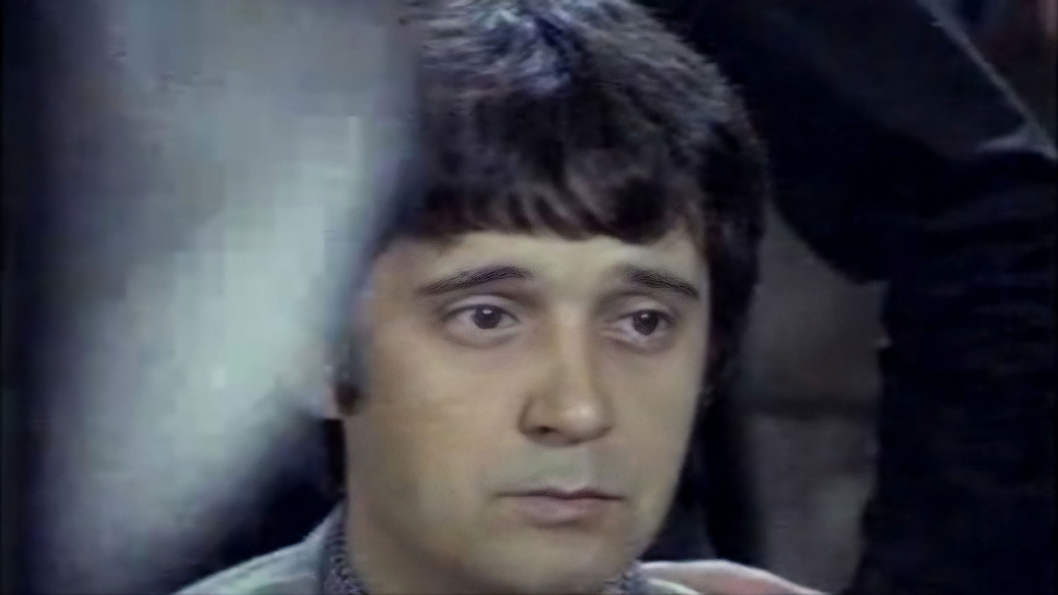 Yaşar Ne Yaşar Ne Yaşamaz Background