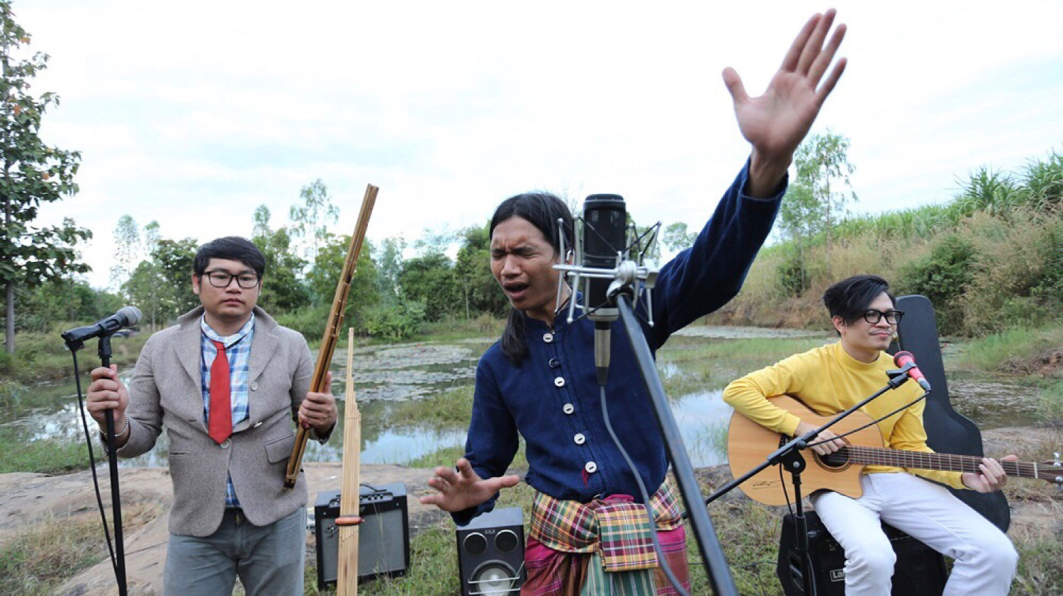 Mo Lum Mania Background