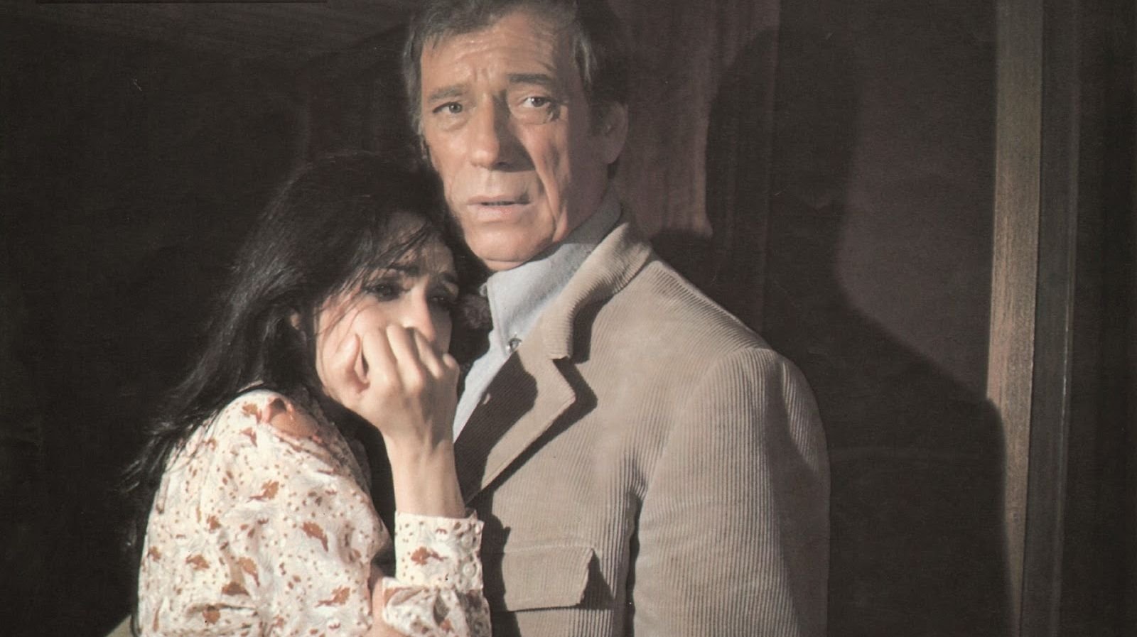 La Menace Background