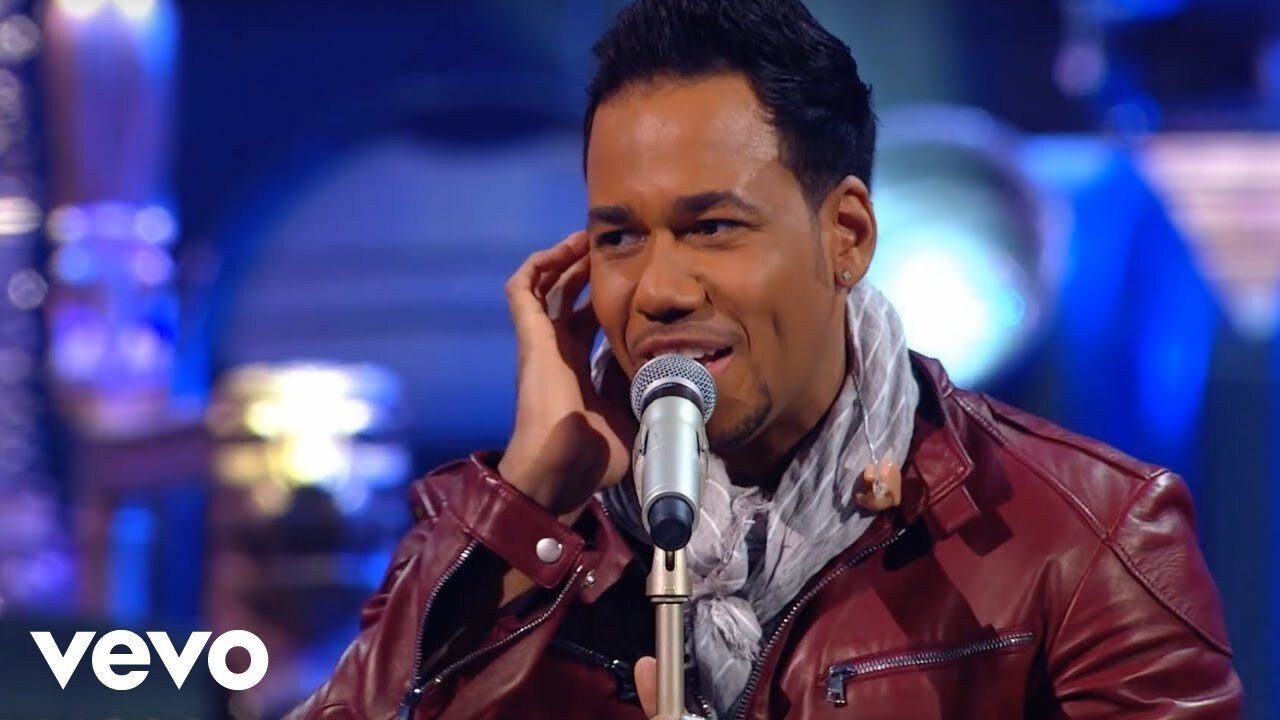 Romeo Santos: The King Stays King – Live at Madison Square Garden Background