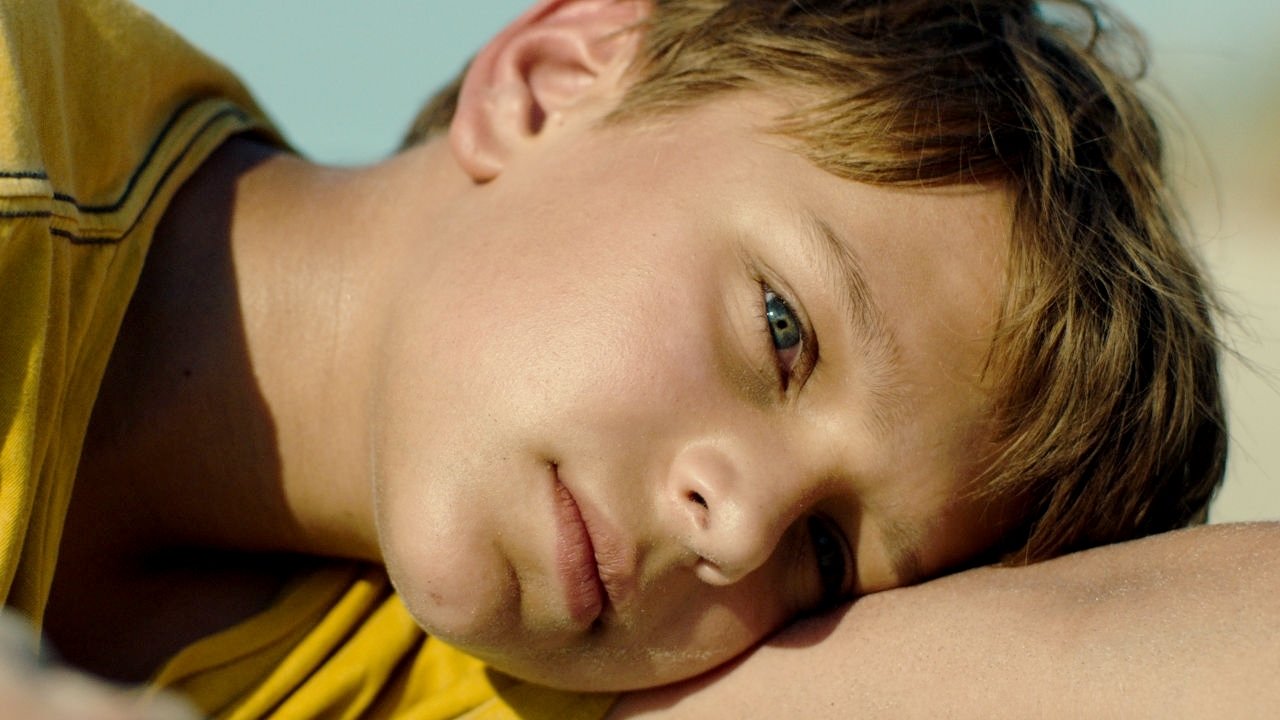 My Extraordinary Summer with Tess Background