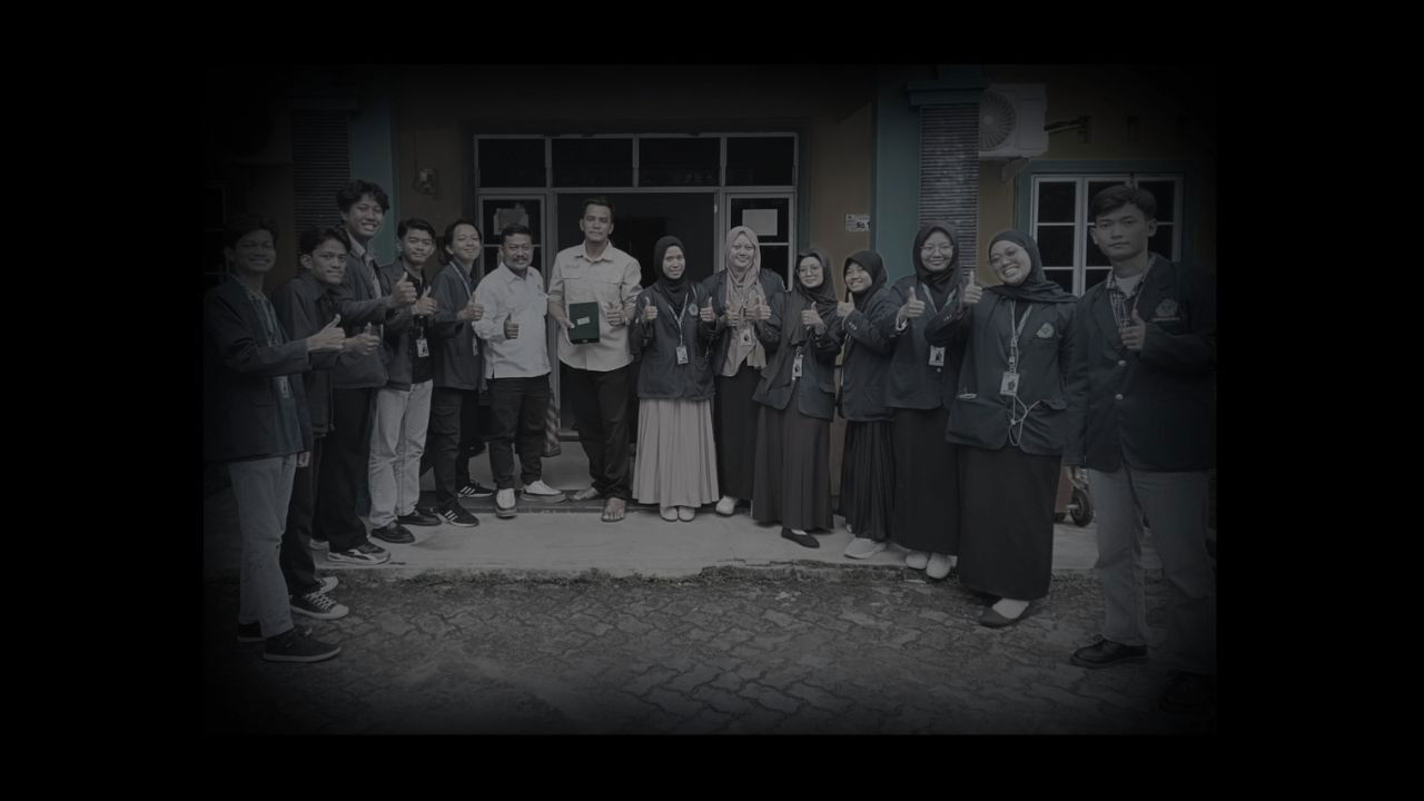 BERAKIT - Rakit Ke Hulu Rindunya Kemudian Background