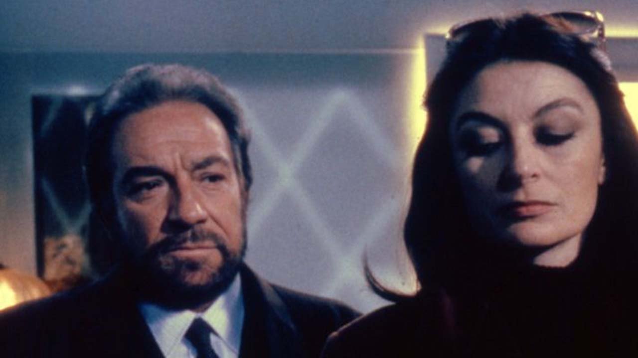 Tragedy of a Ridiculous Man Background