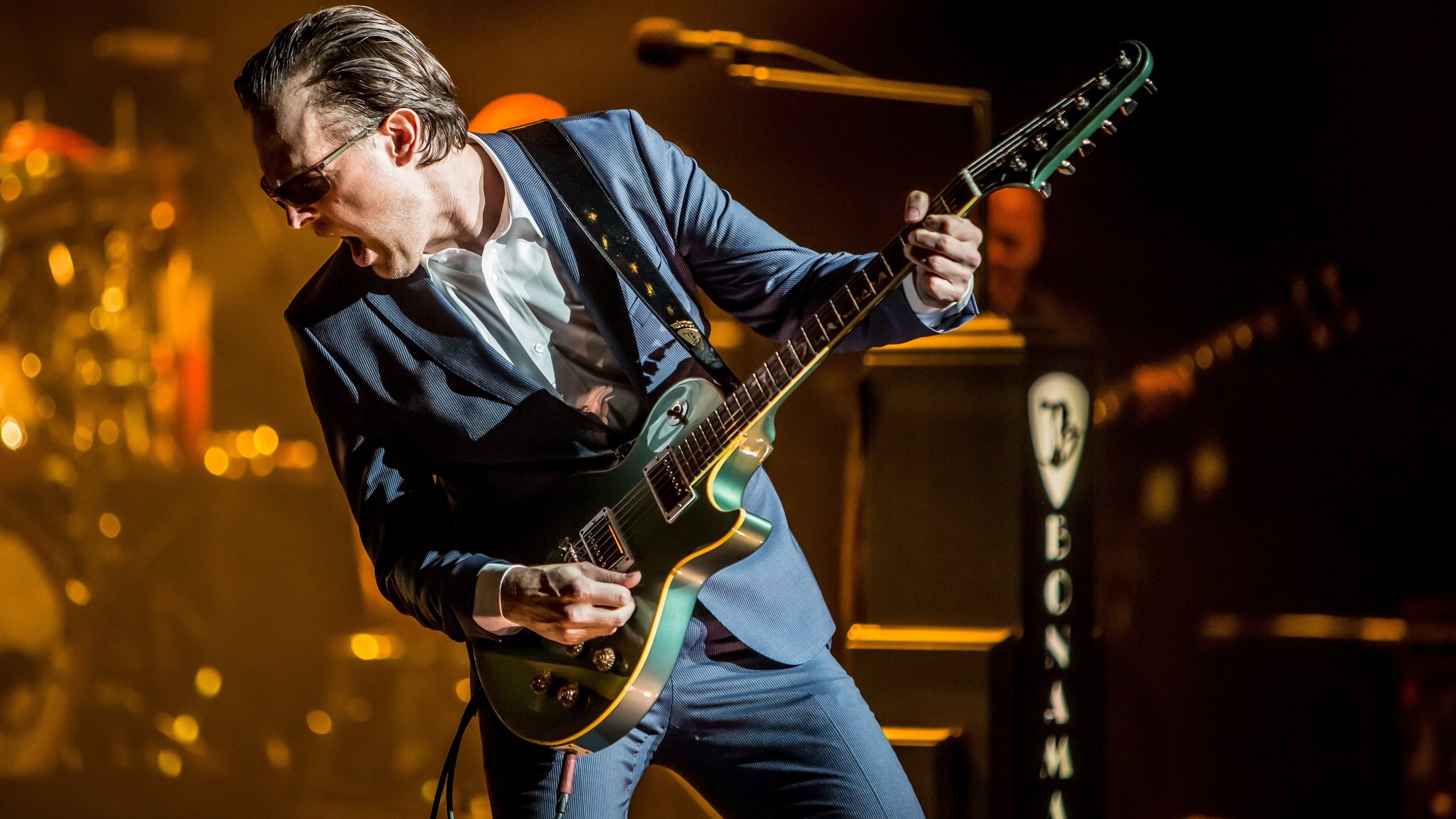 Joe Bonamassa Guitar Man Background