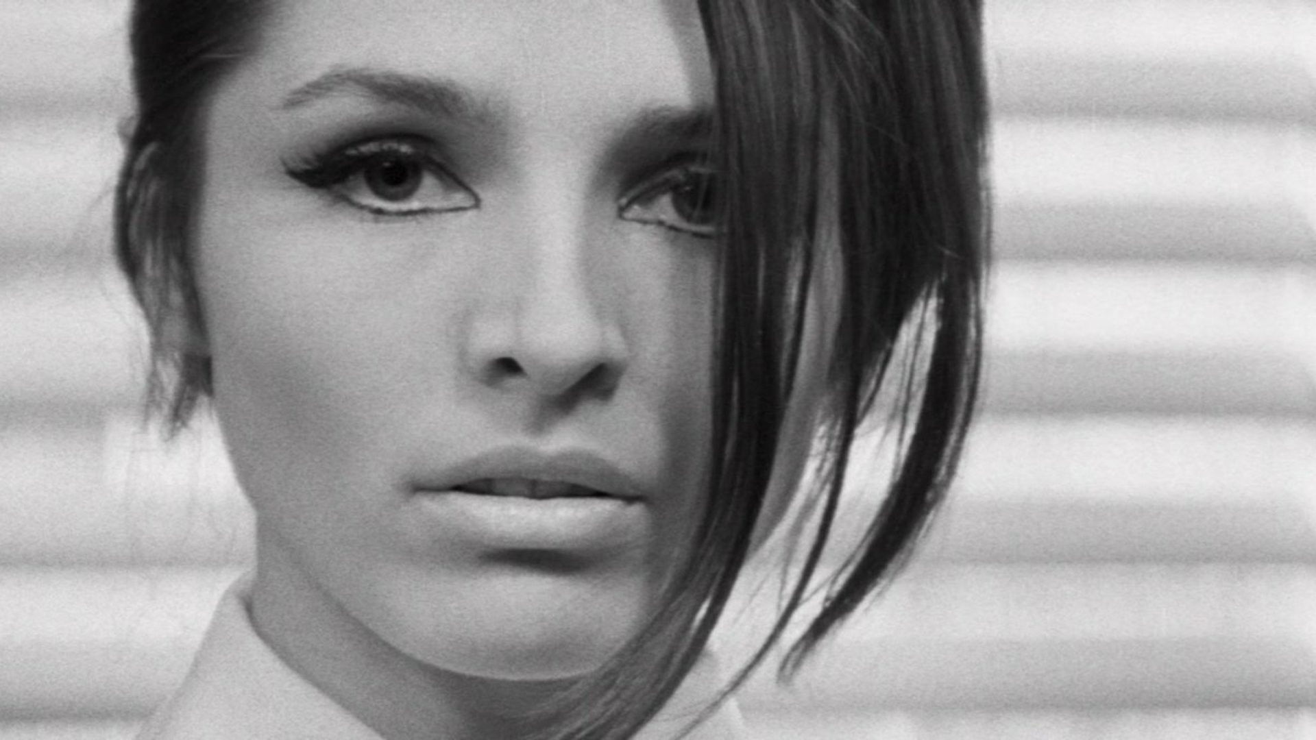 Ave, Vita Background