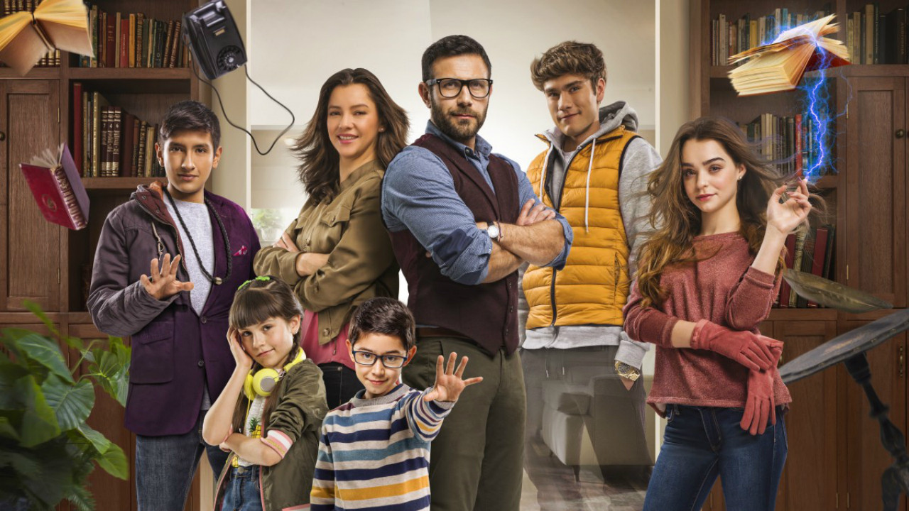 Los Elegidos Background