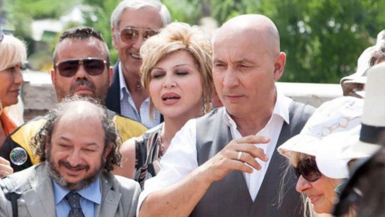 Uno, anzi due Background