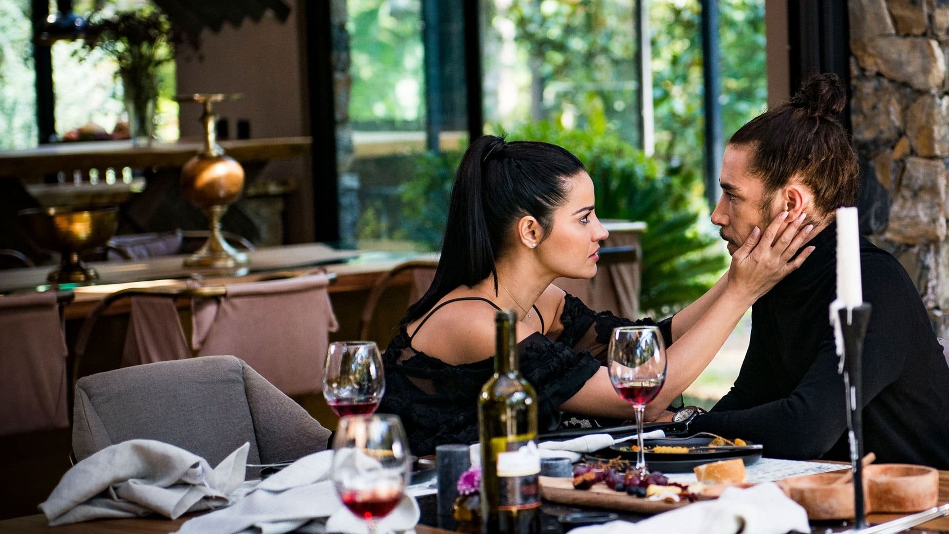 La octava cláusula Background