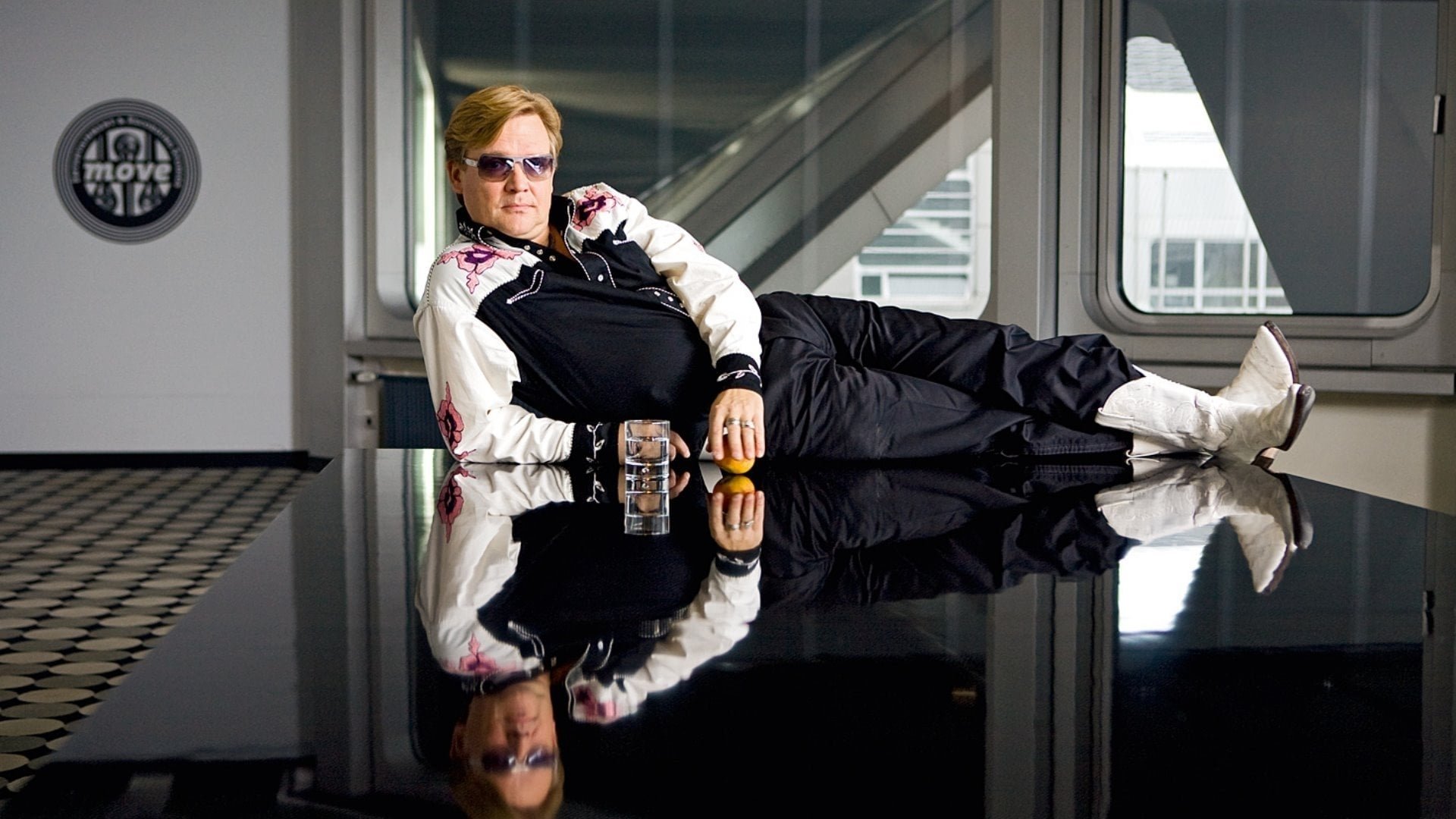 Men in the City 2 Background