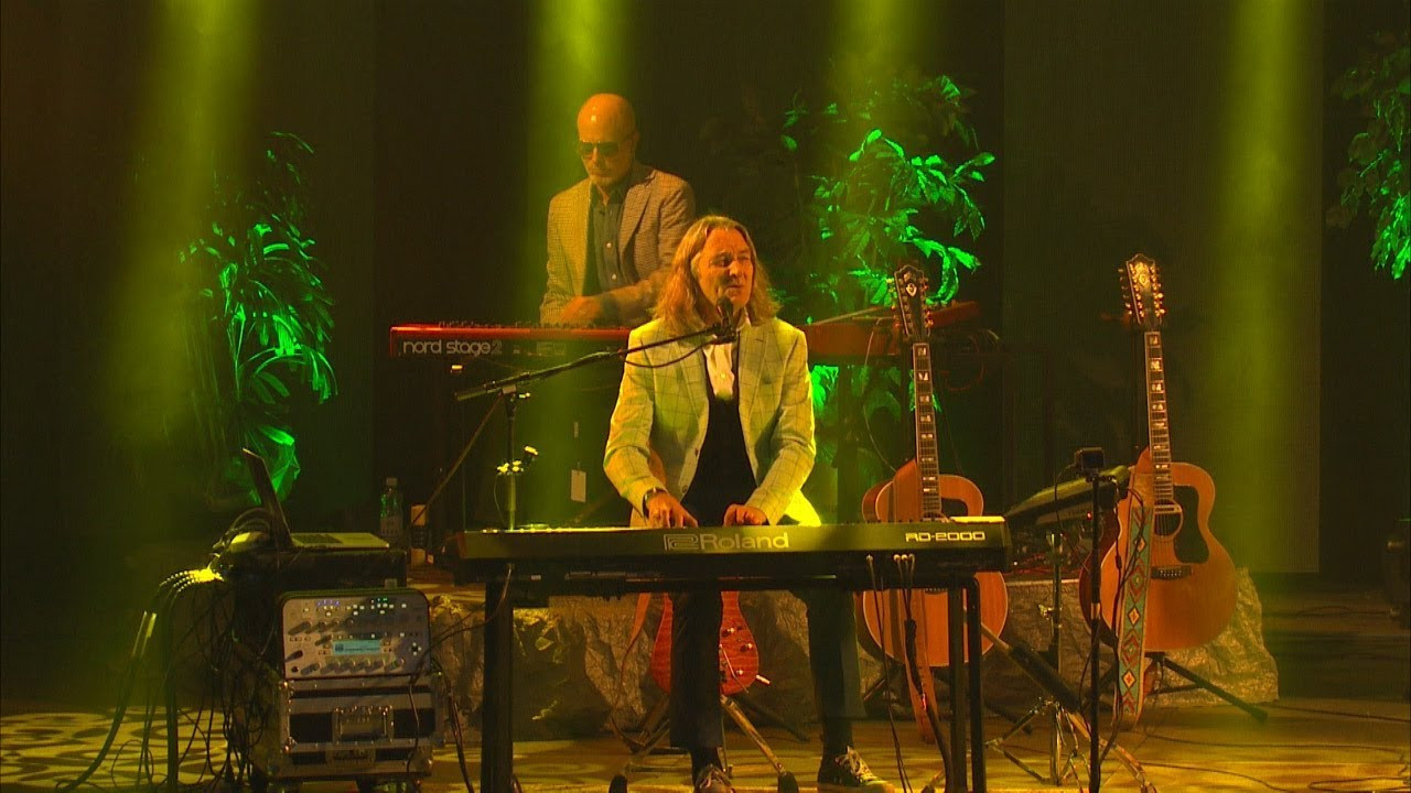 Roger Hodgson - Take the Long Way Home - Live in Montreal Background