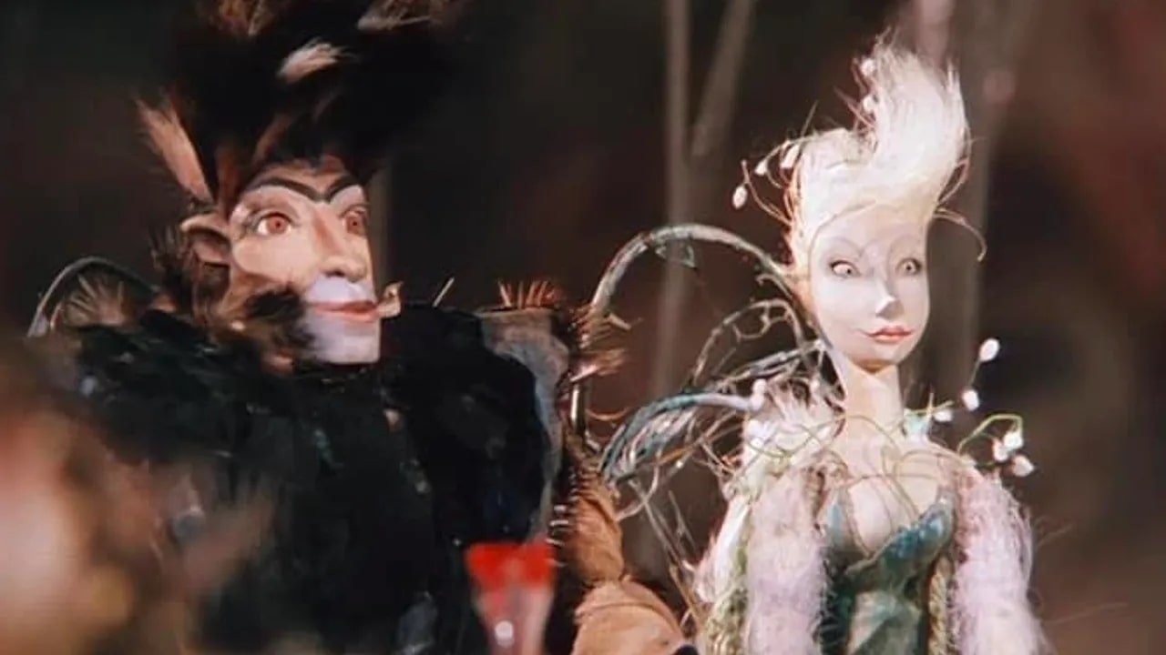 Big Underground Ball Background